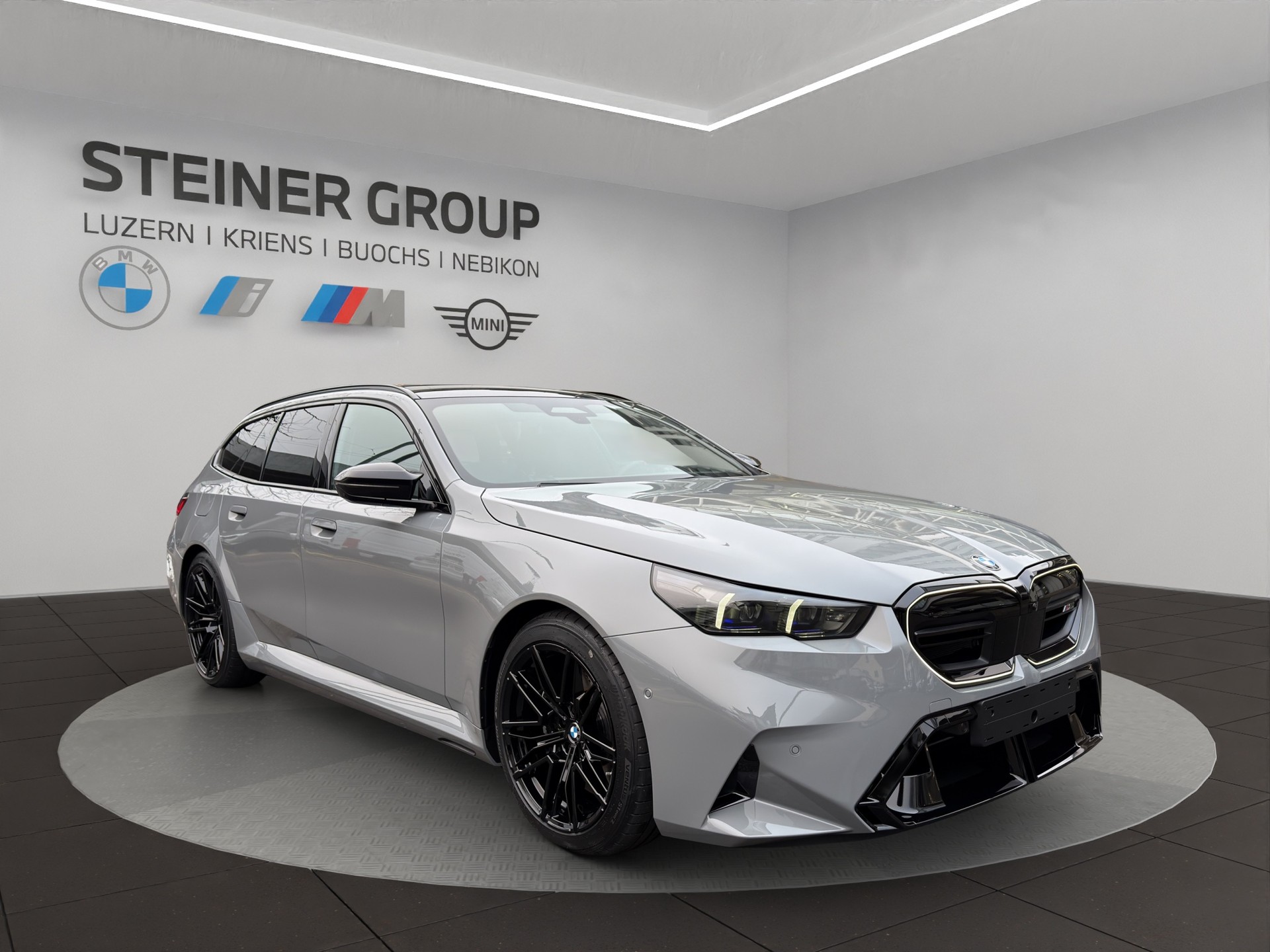 BMW M5 xDrive Touring-image-2