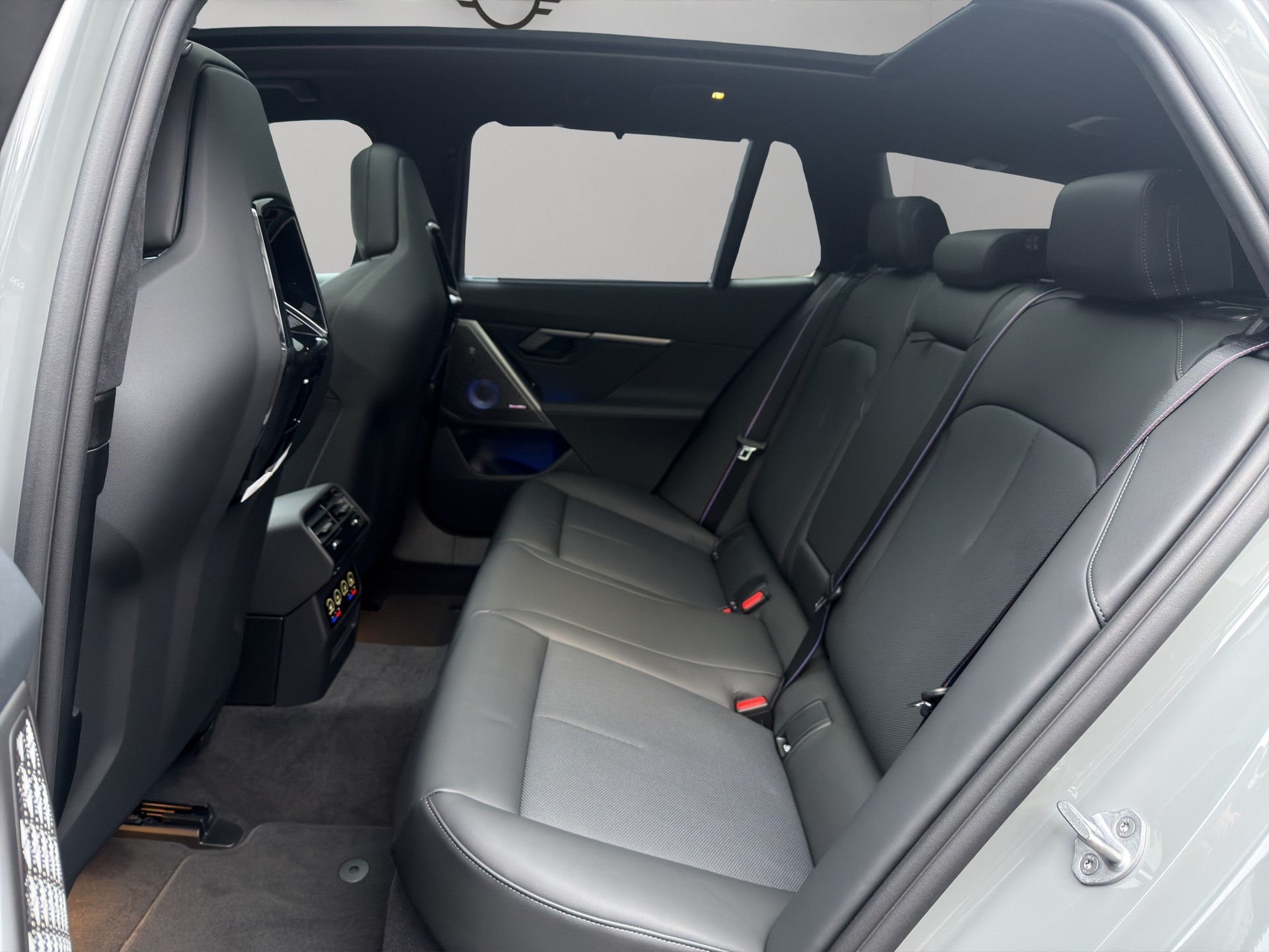 BMW M5 xDrive Touring-image-17