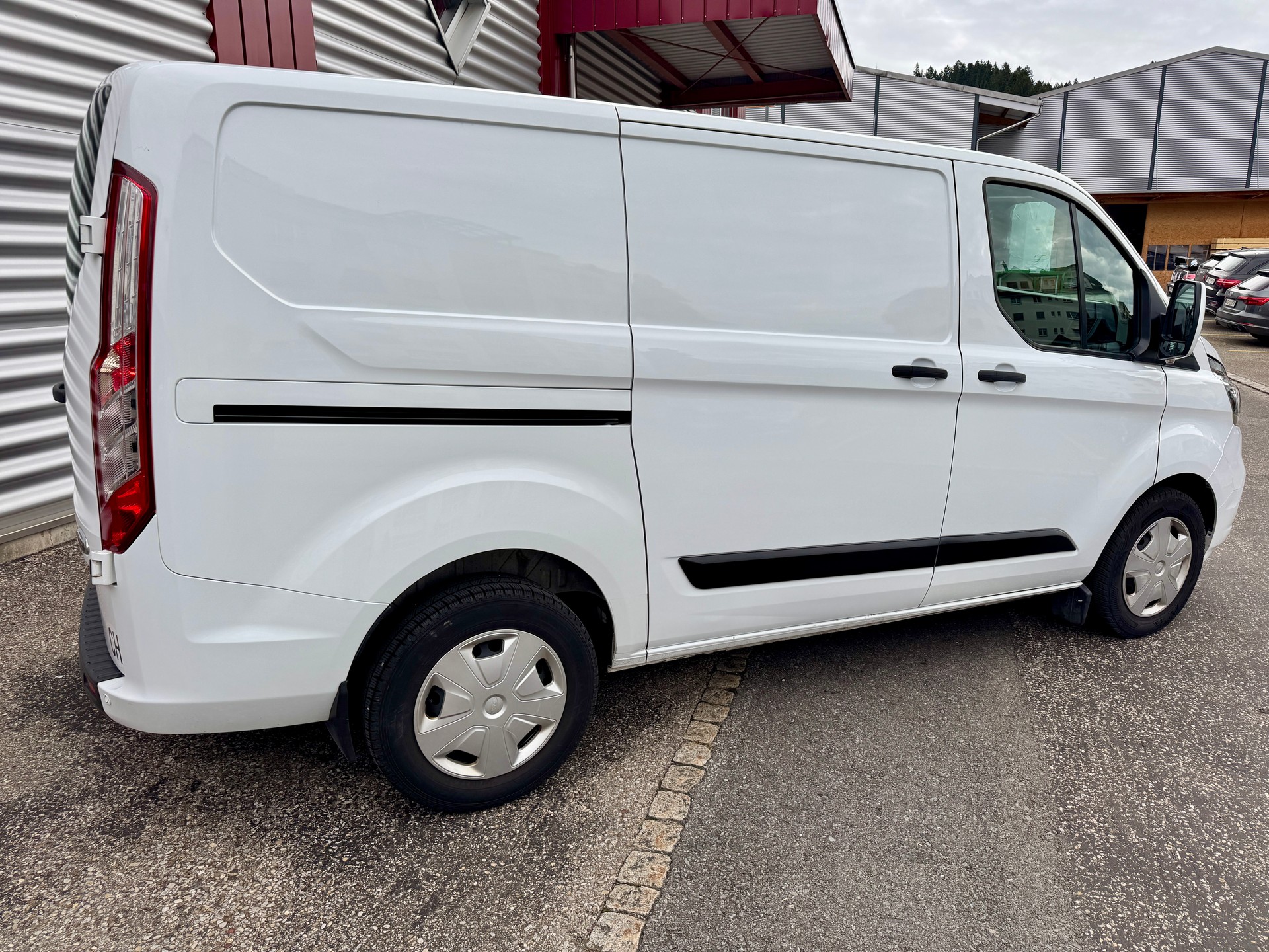 FORD Transit Custom Van 300 L1H1 Trend A-image-4