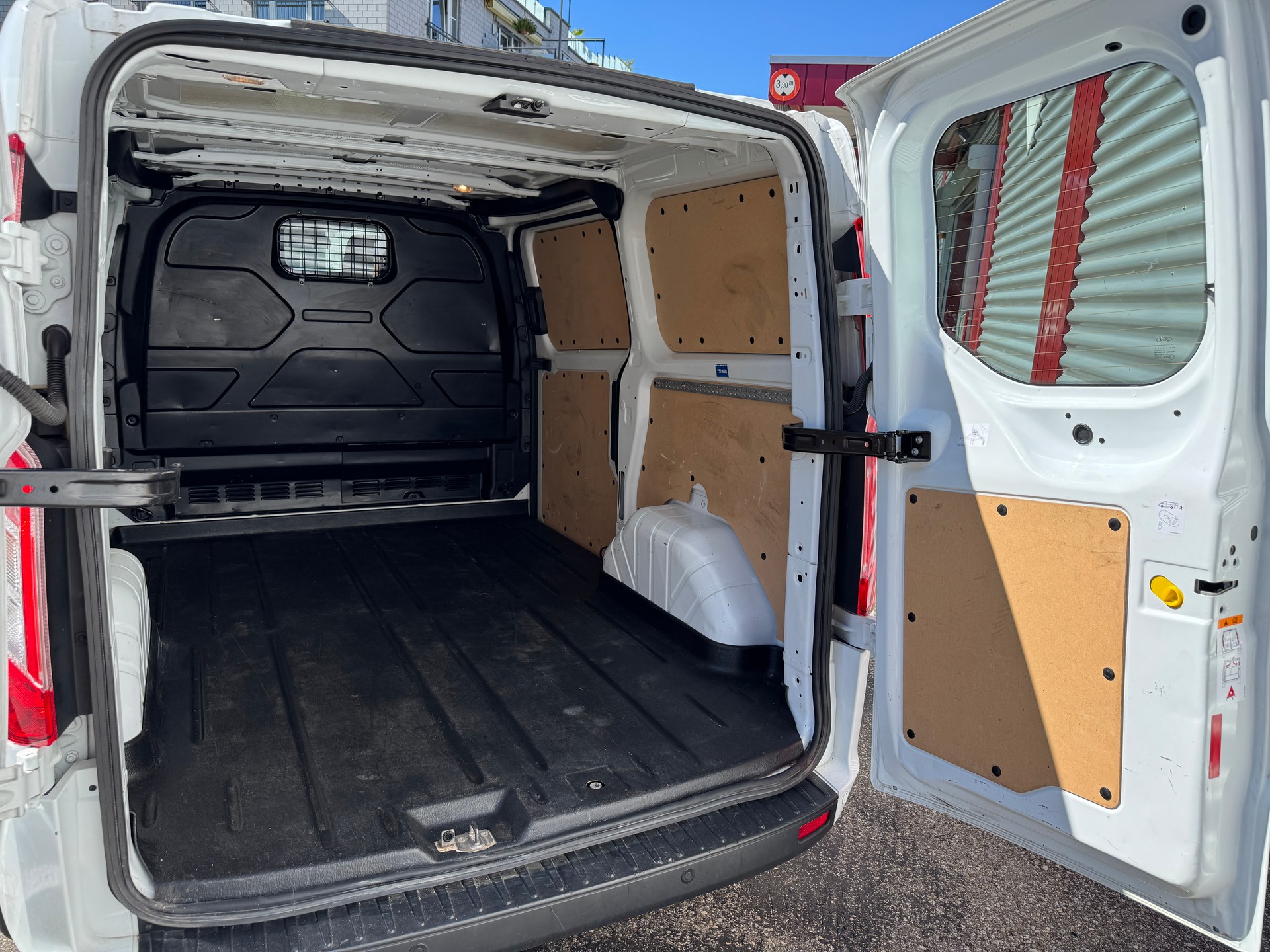 FORD Transit Custom Van 300 L1H1 Trend A-image-8