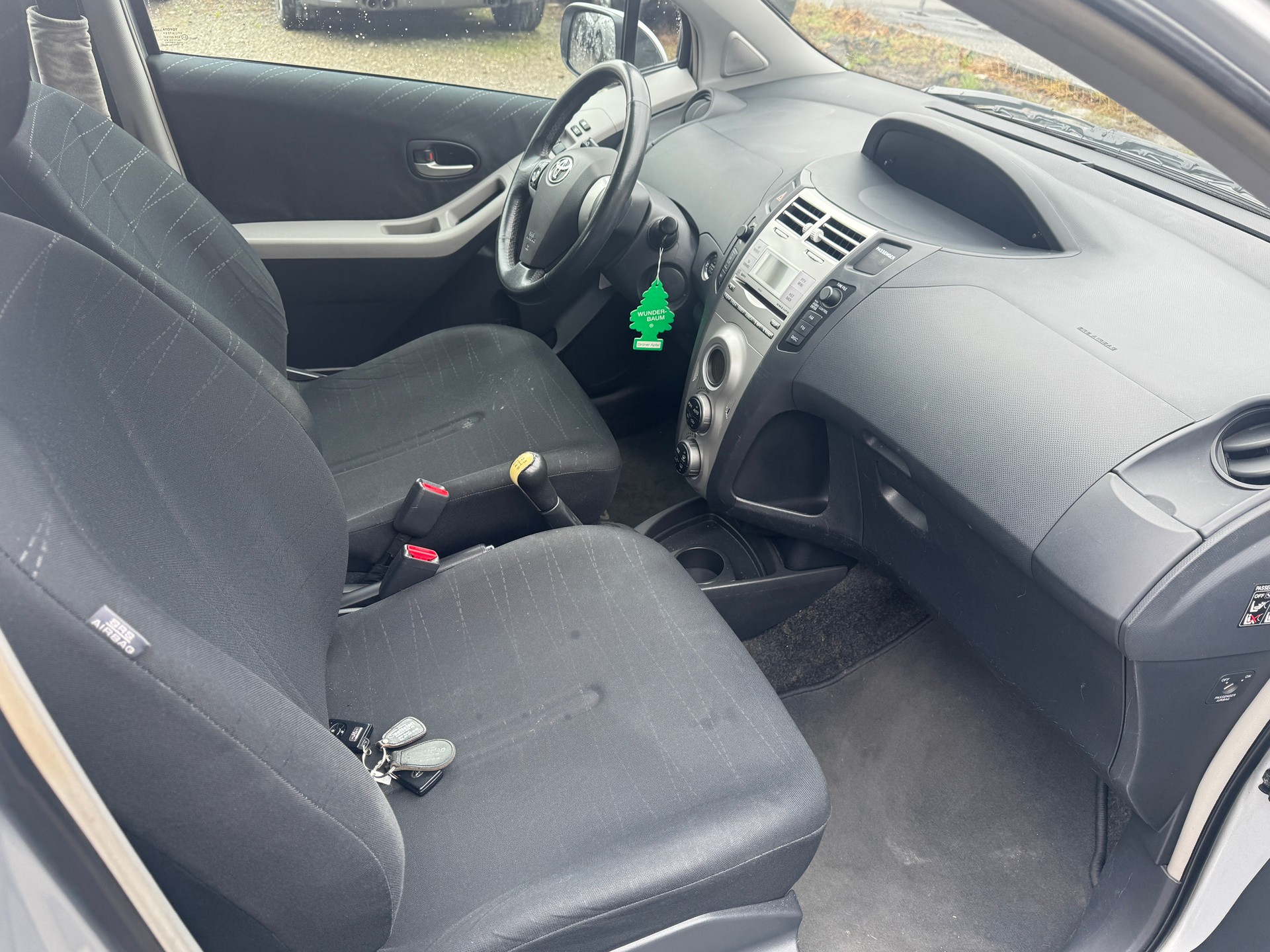 TOYOTA Yaris 1.3 Linea Sol-image-9