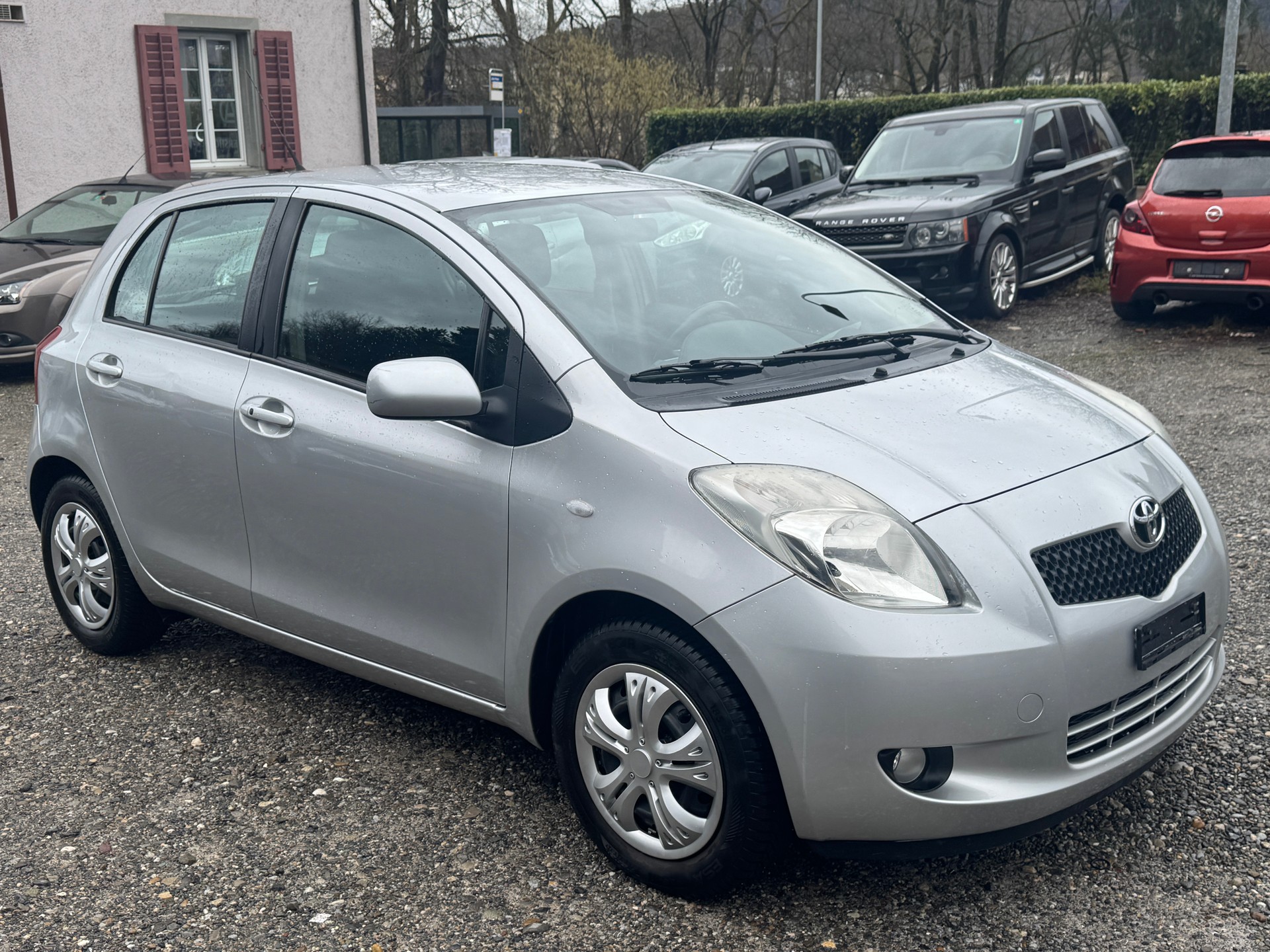 TOYOTA Yaris 1.3 Linea Sol-image-2