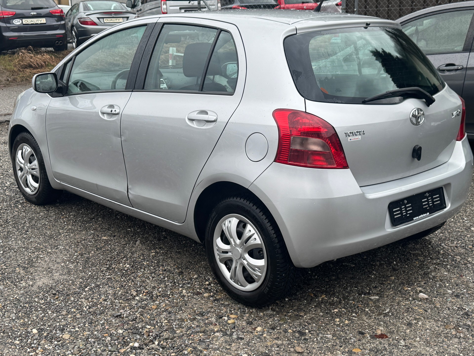 TOYOTA Yaris 1.3 Linea Sol-image-5