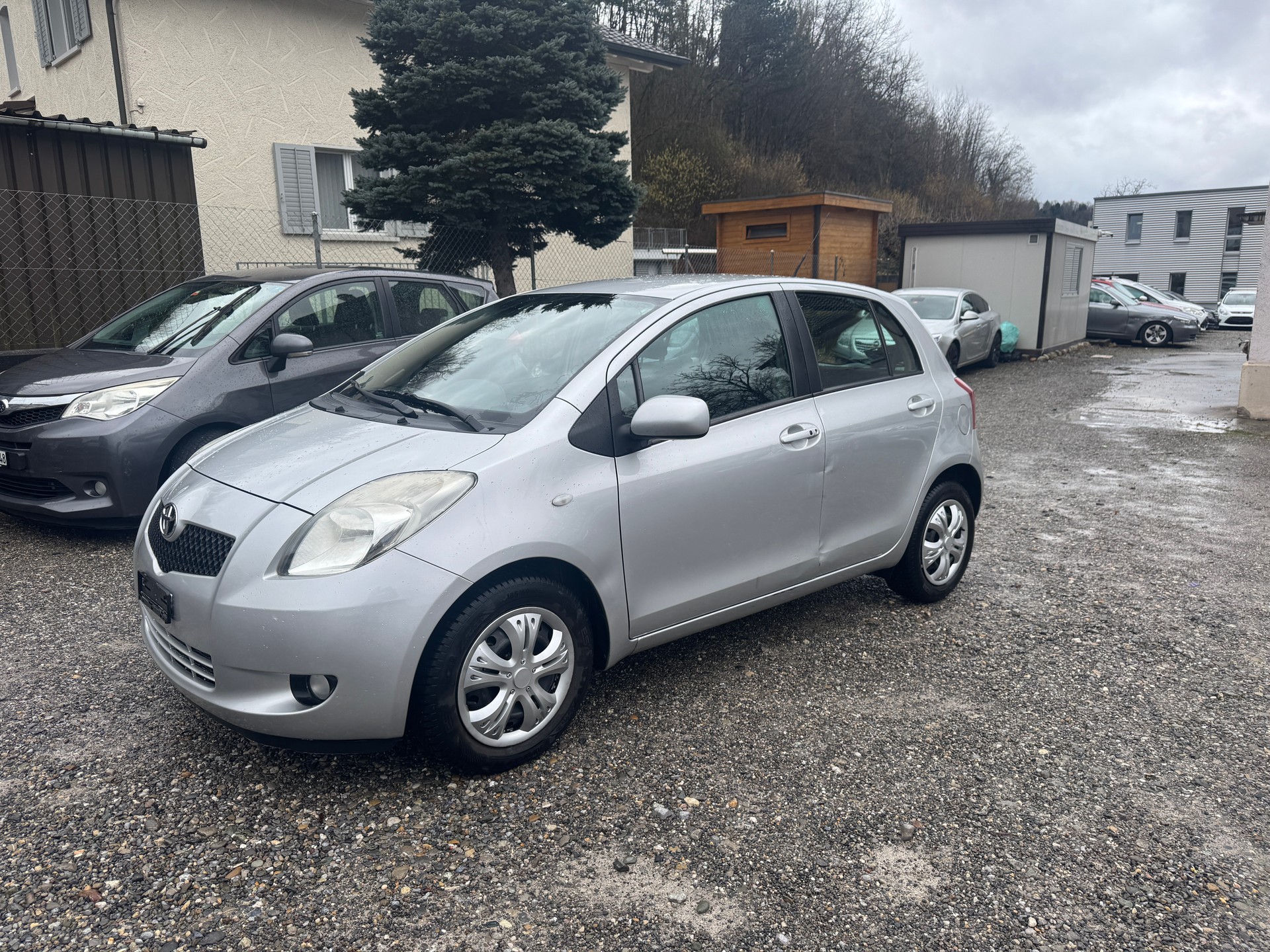 TOYOTA Yaris 1.3 Linea Sol-image-0