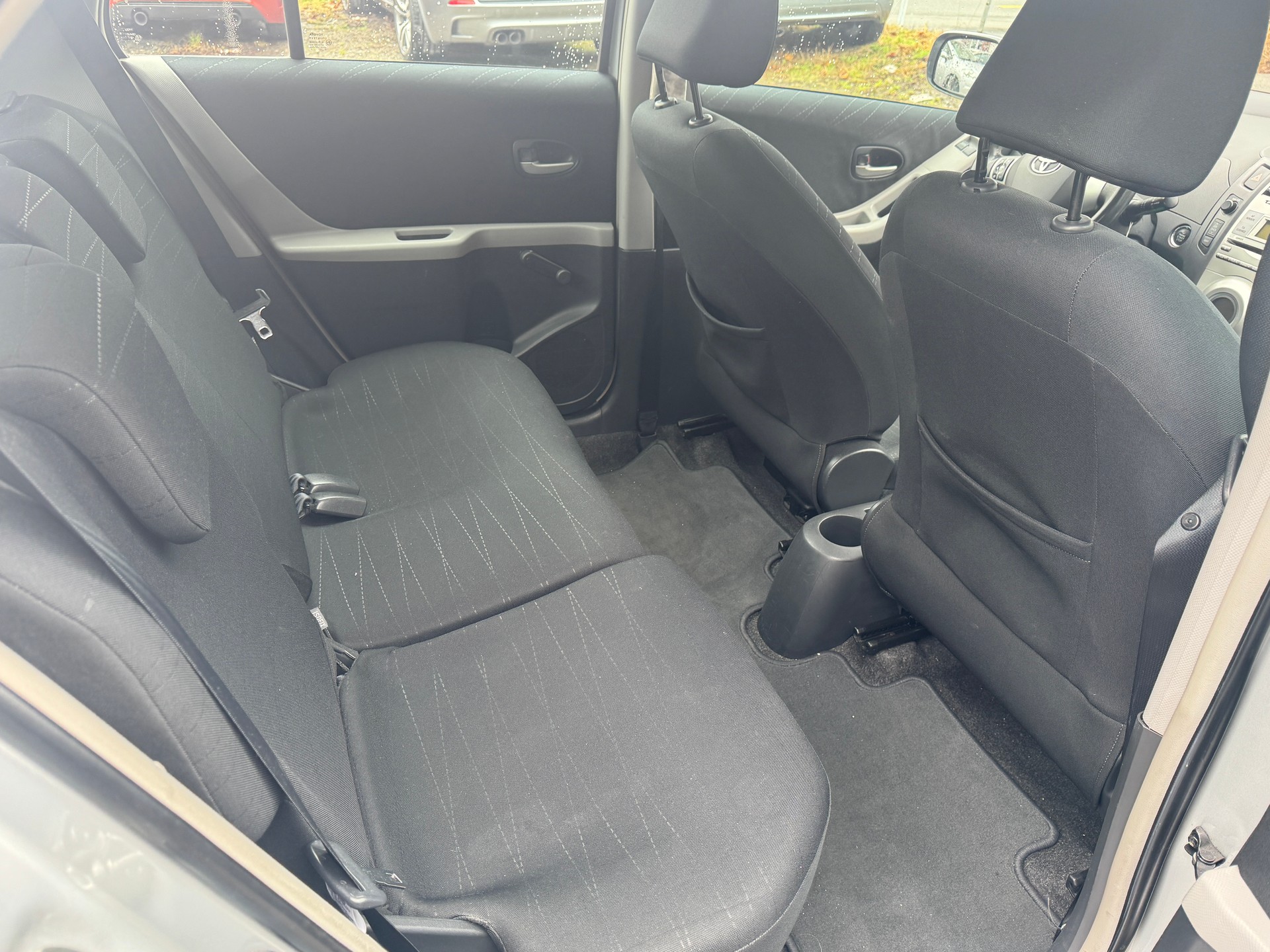 TOYOTA Yaris 1.3 Linea Sol-image-8