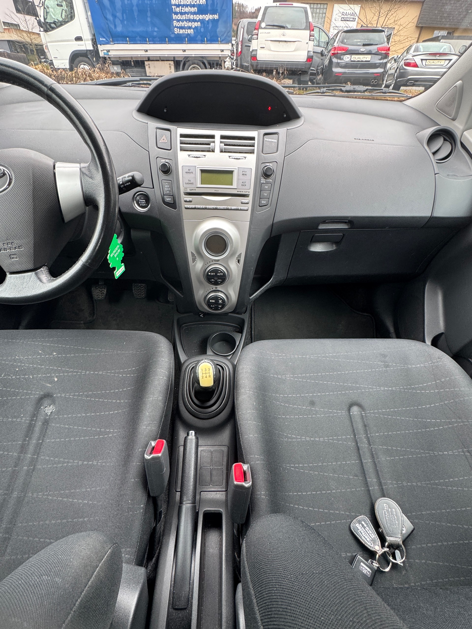 TOYOTA Yaris 1.3 Linea Sol-image-11