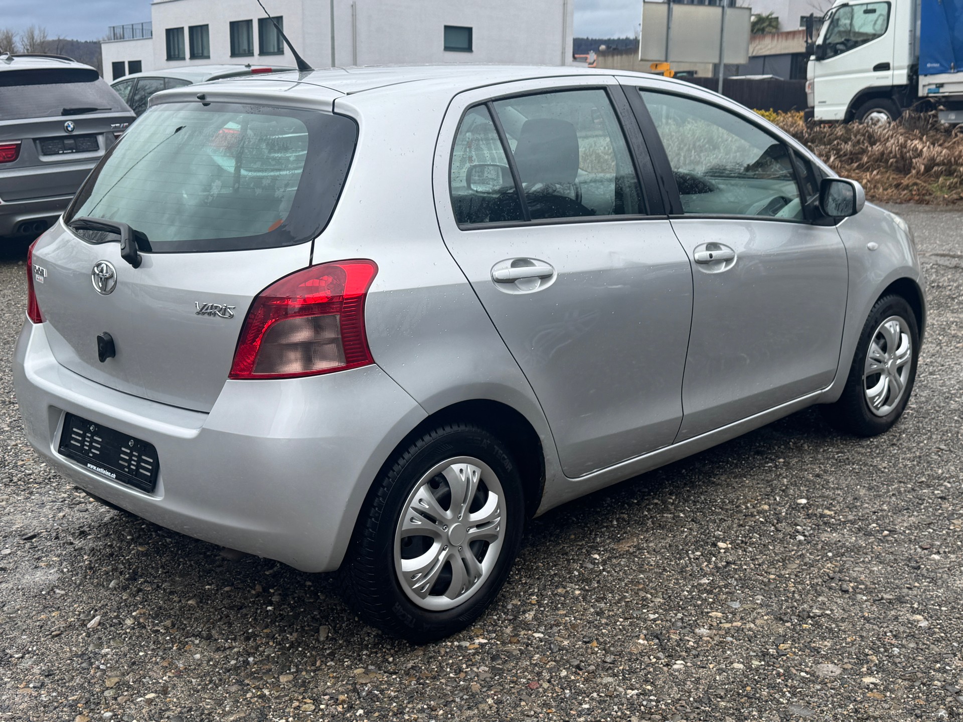 TOYOTA Yaris 1.3 Linea Sol-image-3