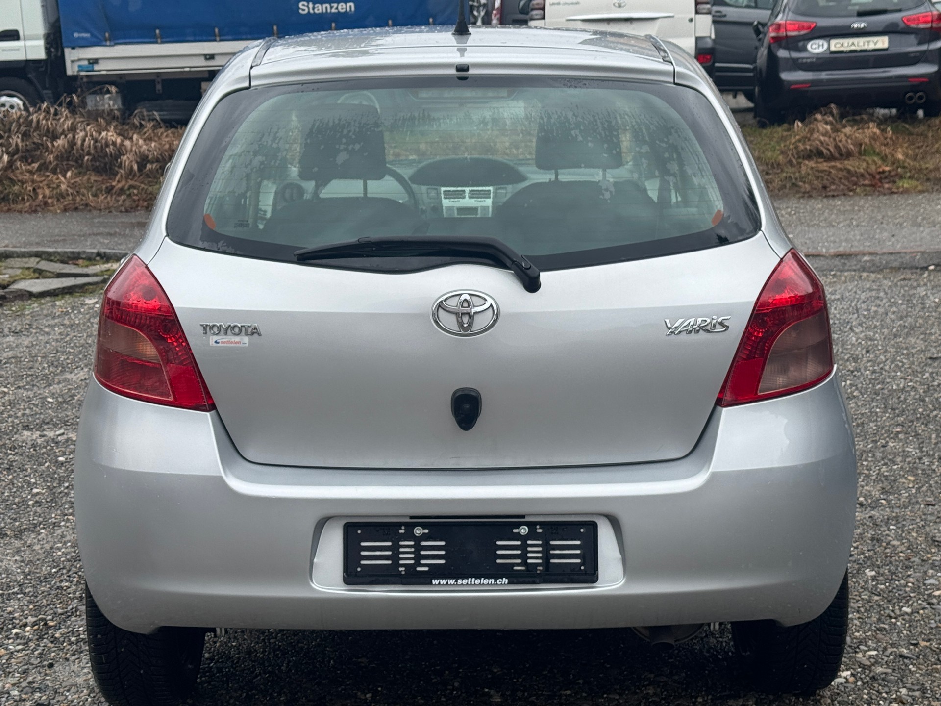 TOYOTA Yaris 1.3 Linea Sol-image-4