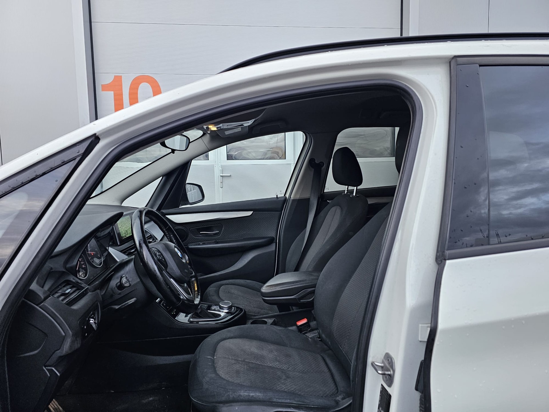 BMW 218d Gran Tourer Steptronic-image-8