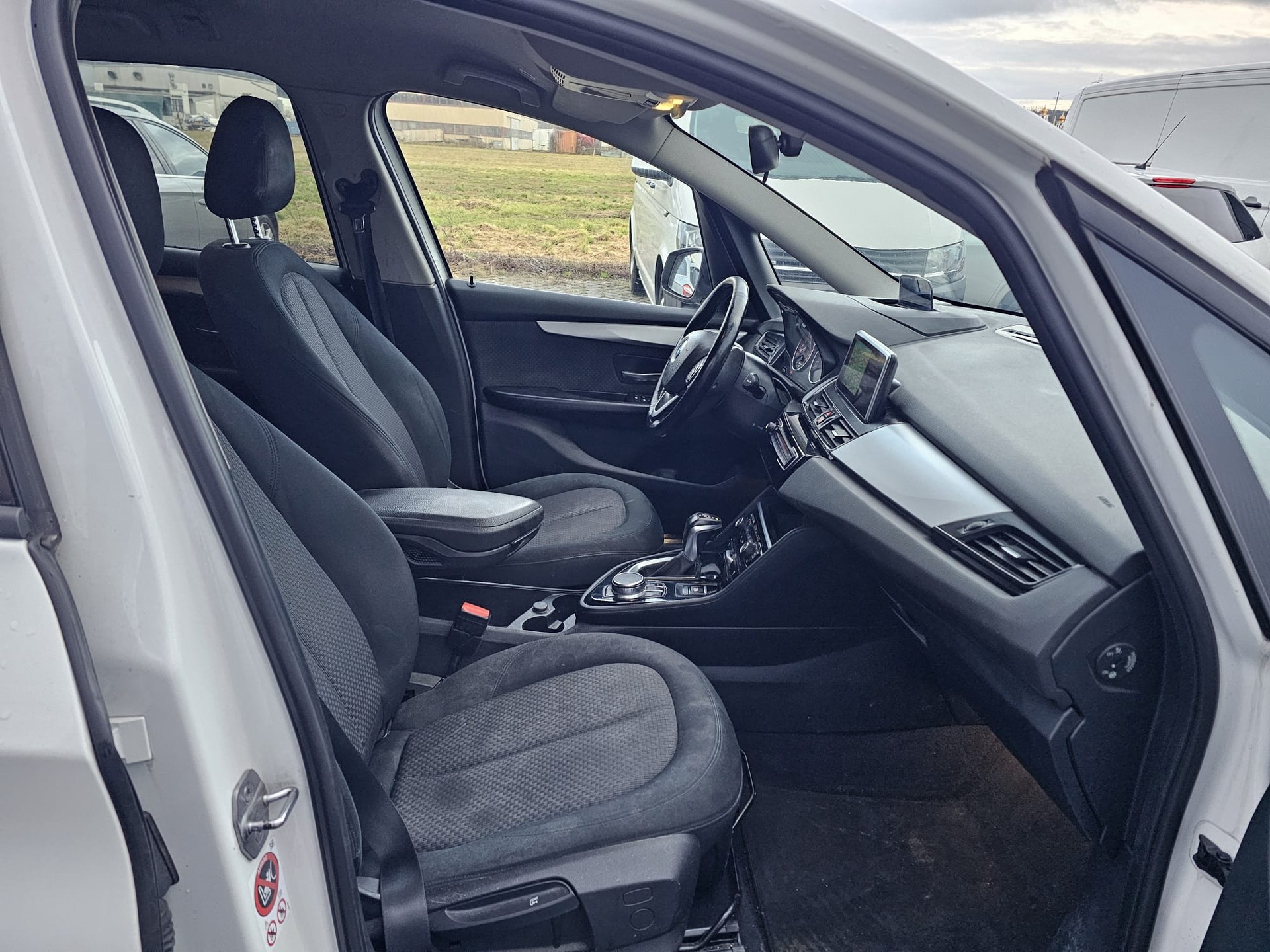 BMW 218d Gran Tourer Steptronic-image-9