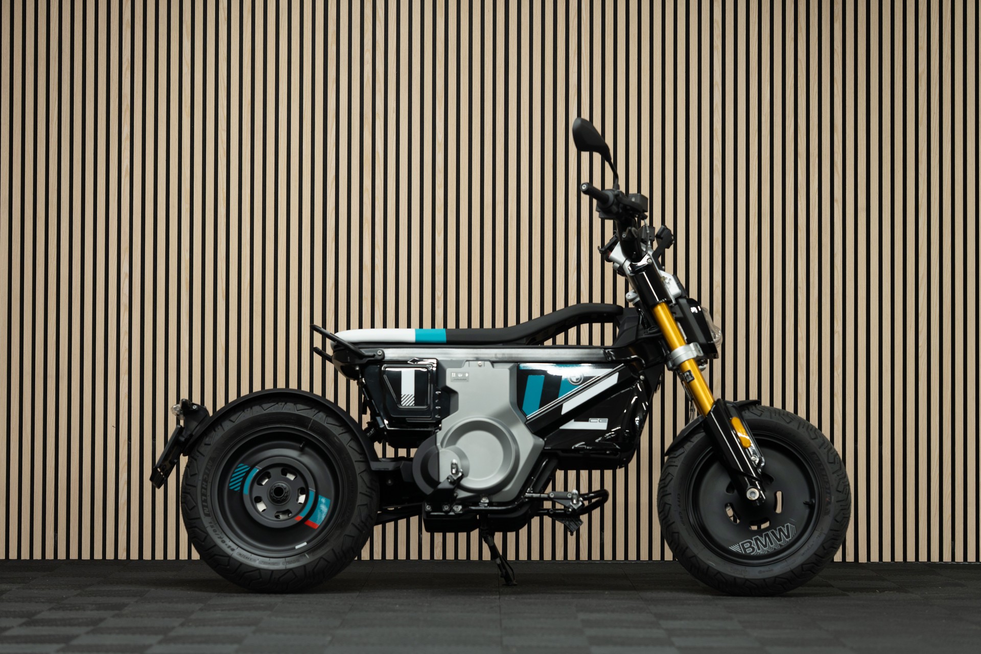 BMW CE 02