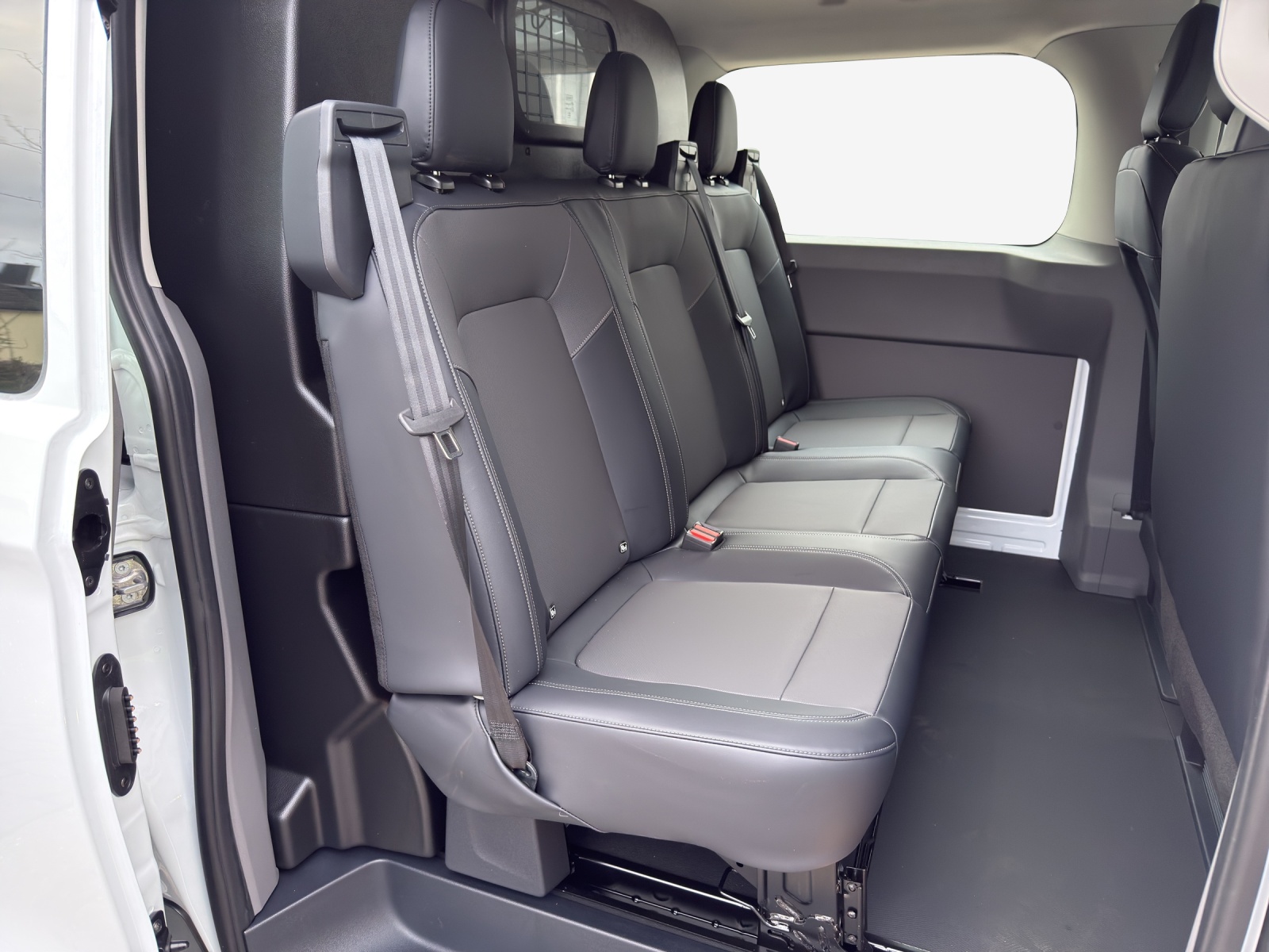 VW Transporter Plus 2.0 TDI Automat-image-11