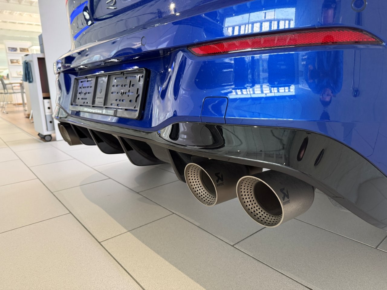 VW Golf 2.0 TSI R DSG 4Motion-image-6
