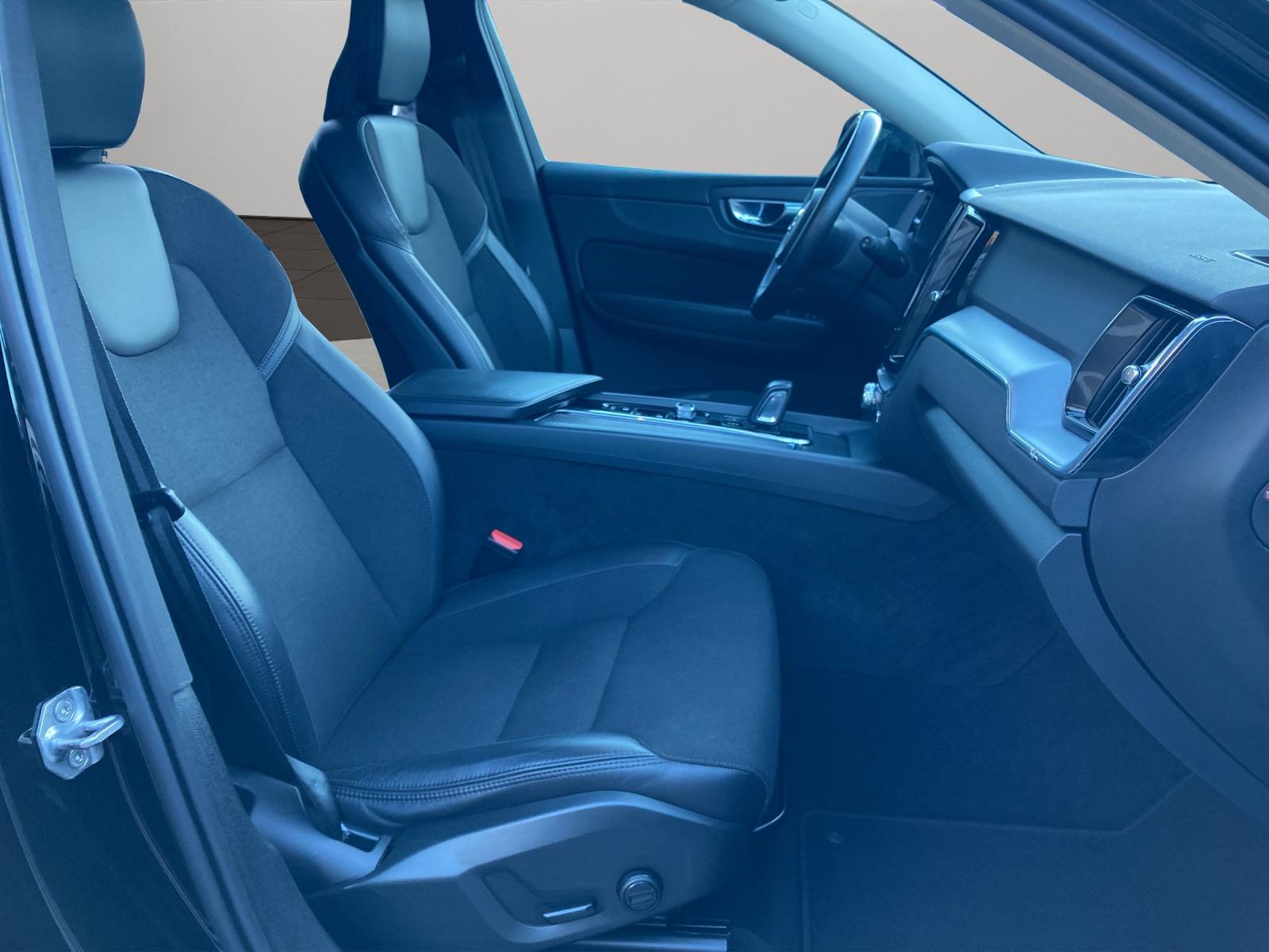 VOLVO XC60 2.0 B4 MH Momentum AWD-image-10
