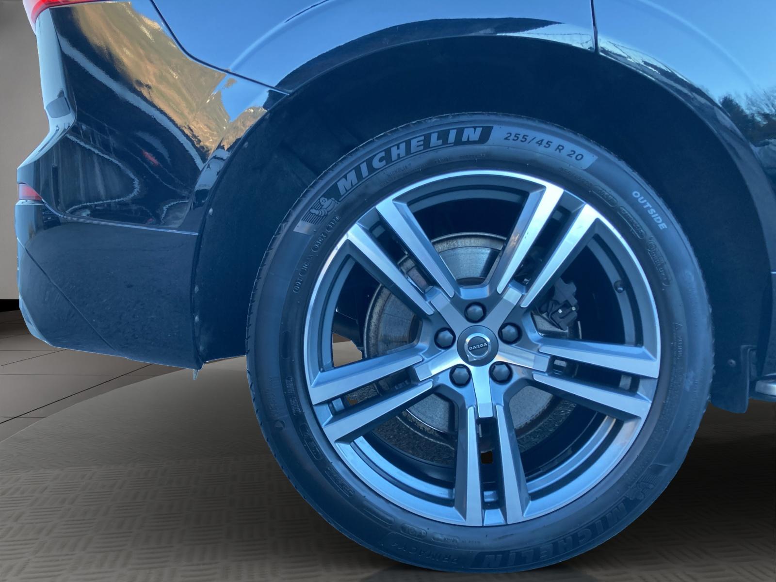 VOLVO XC60 2.0 B4 MH Momentum AWD-image-23