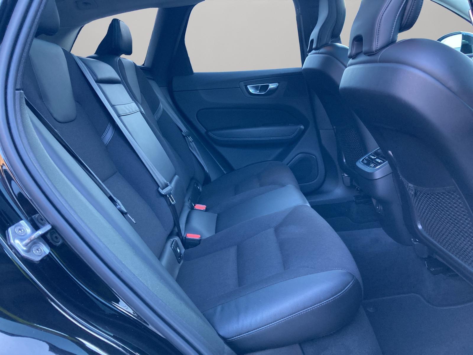 VOLVO XC60 2.0 B4 MH Momentum AWD-image-11