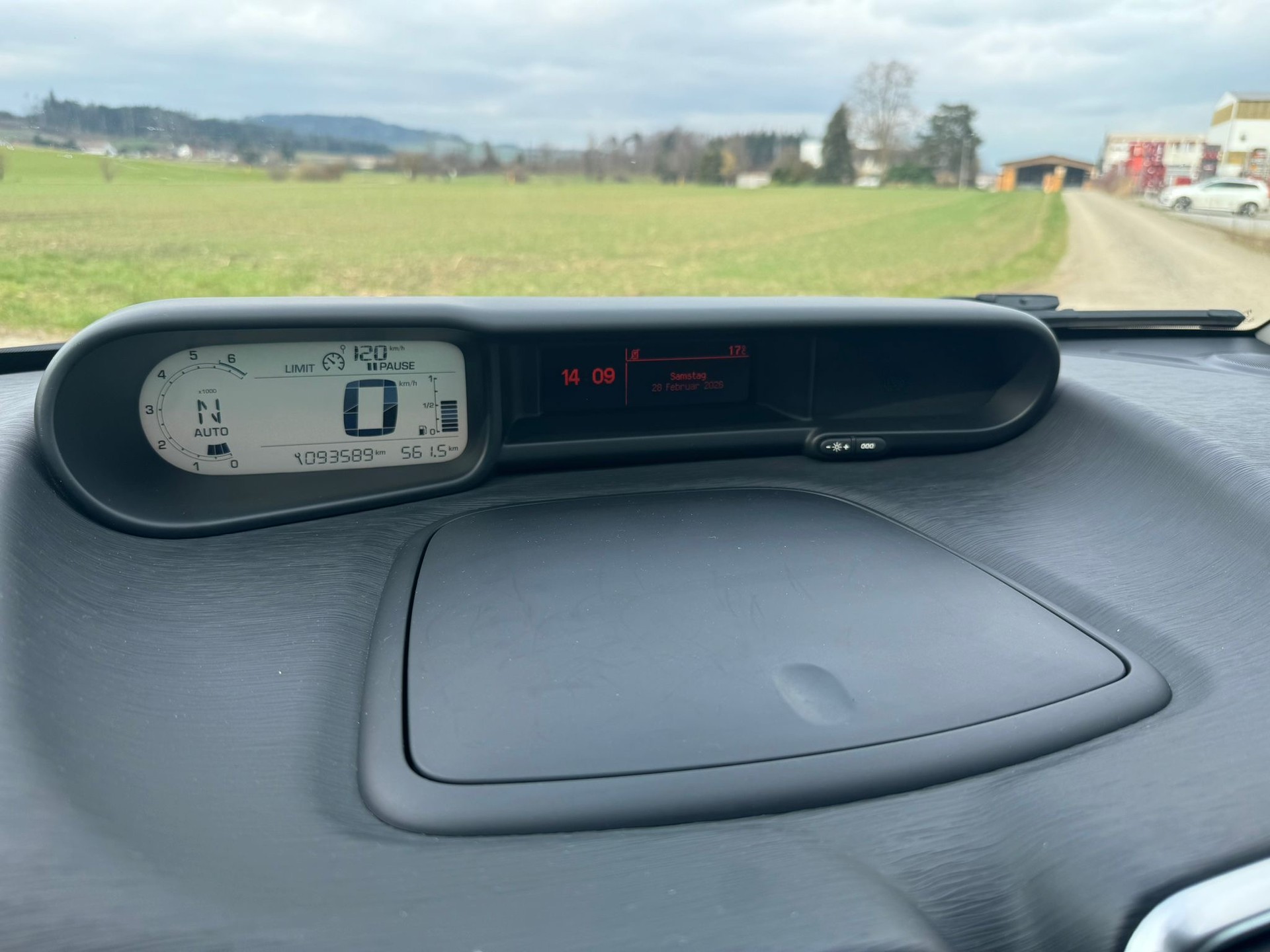 CITROEN C3 Picasso 1.6i 16V Séduction EGS6-image-11