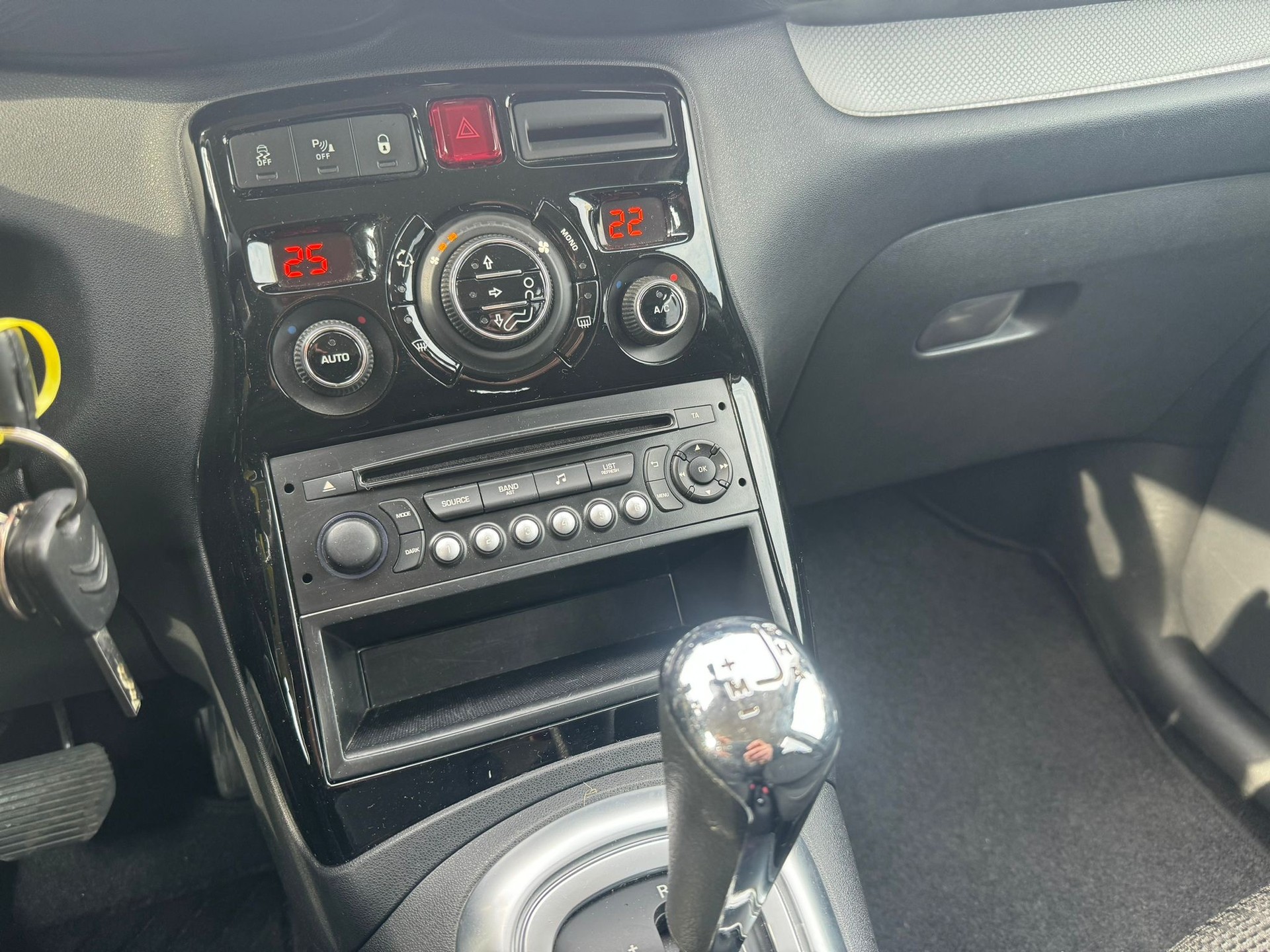 CITROEN C3 Picasso 1.6i 16V Séduction EGS6-image-10