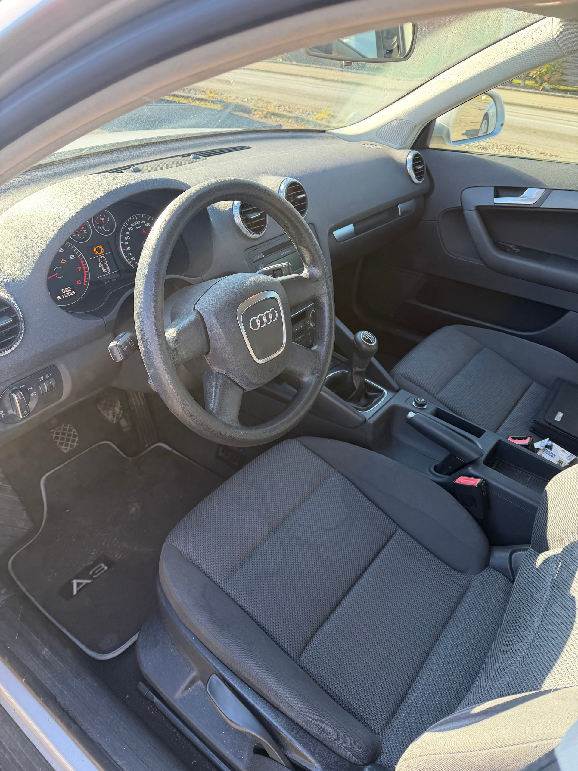 AUDI A3 Sportback 1.8 TFSI Attraction-image-6
