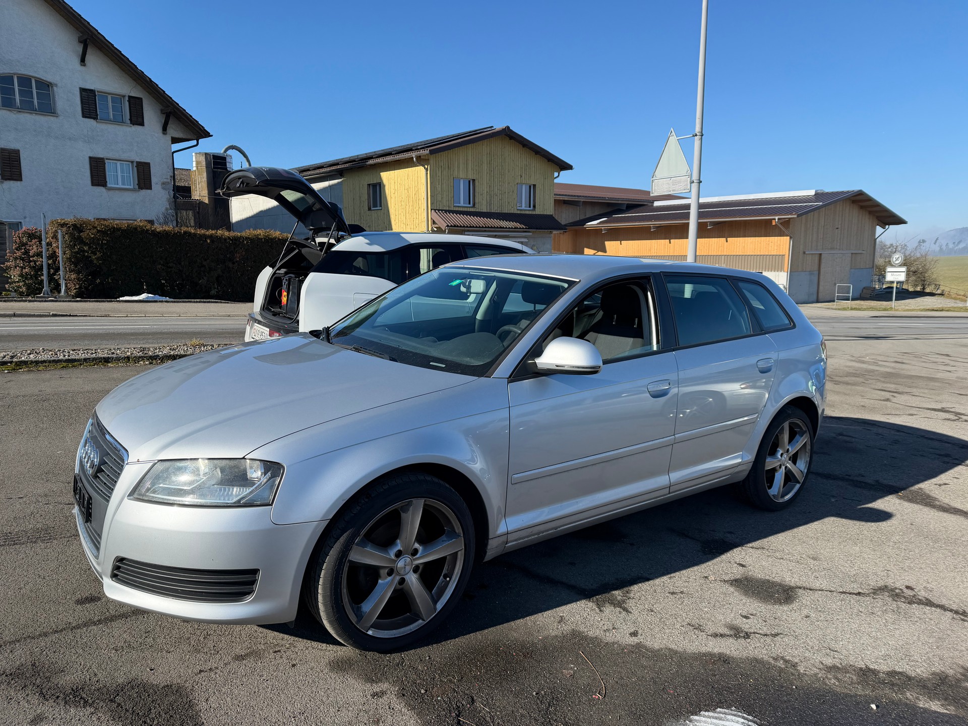 AUDI A3 Sportback 1.8 TFSI Attraction-image-2