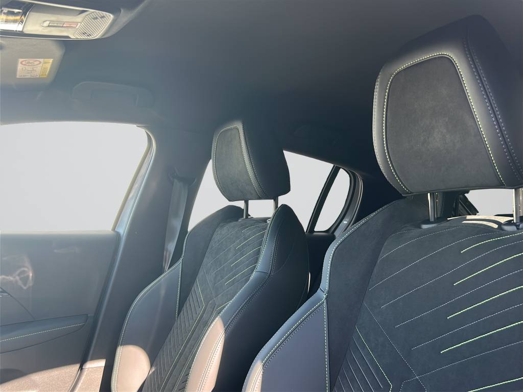 PEUGEOT 208 1.2 MHEV 145 GT-image-9