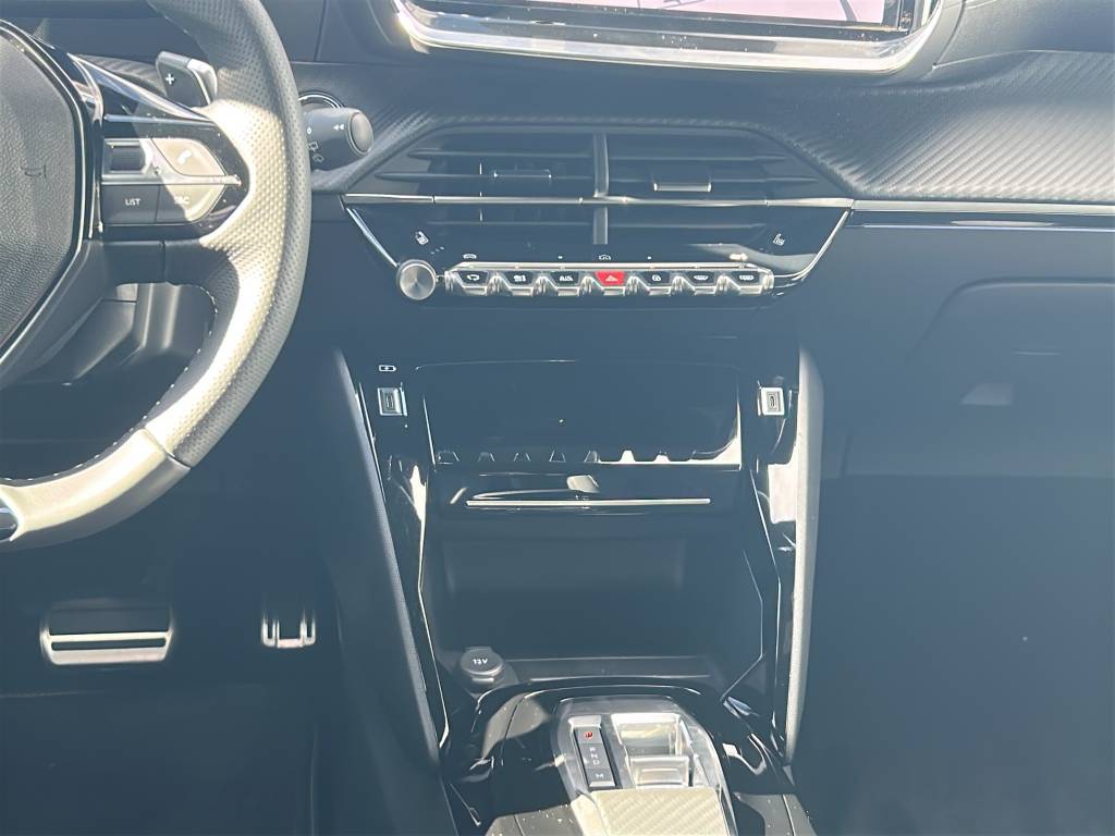PEUGEOT 208 1.2 MHEV 145 GT-image-6