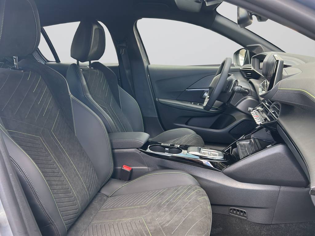 PEUGEOT 208 1.2 MHEV 145 GT-image-10