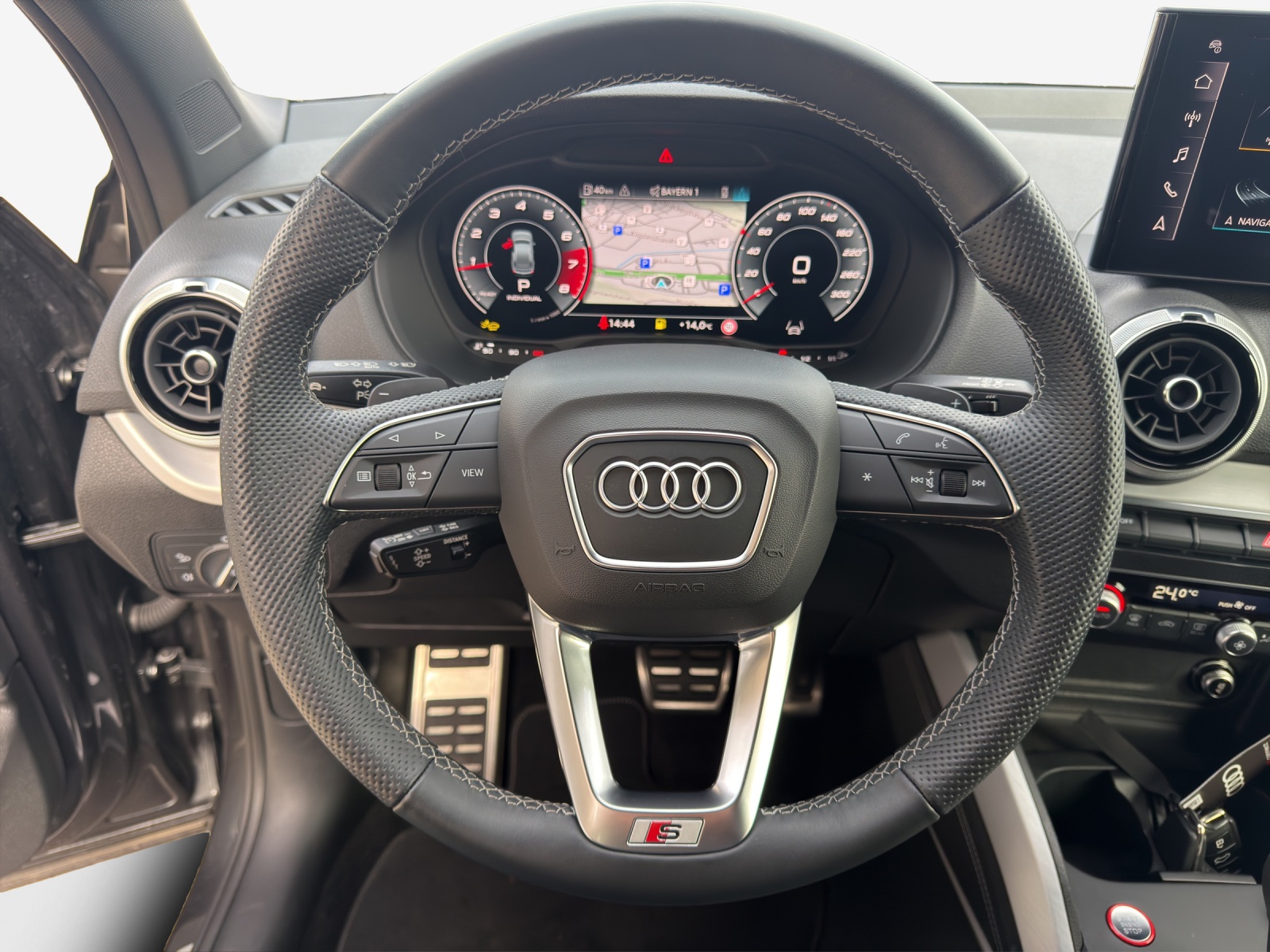 AUDI SQ2 TFSI quattro S-tronic-image-9