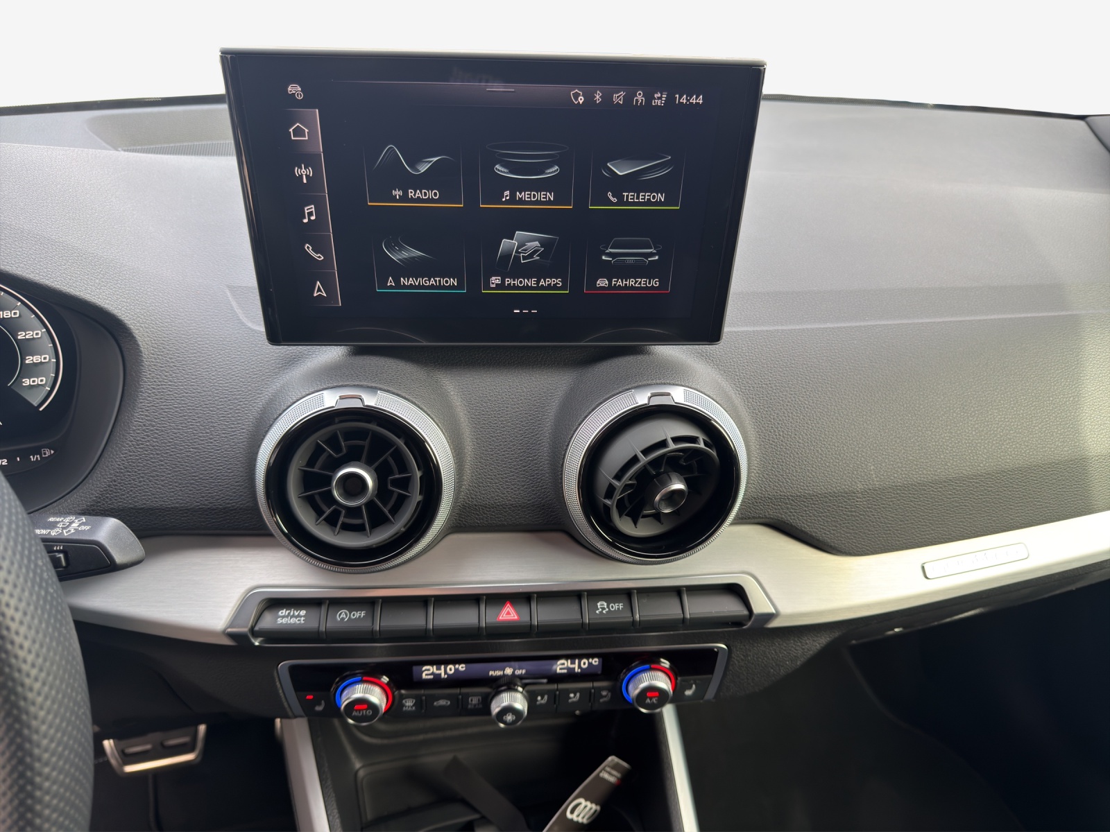 AUDI SQ2 TFSI quattro S-tronic-image-10