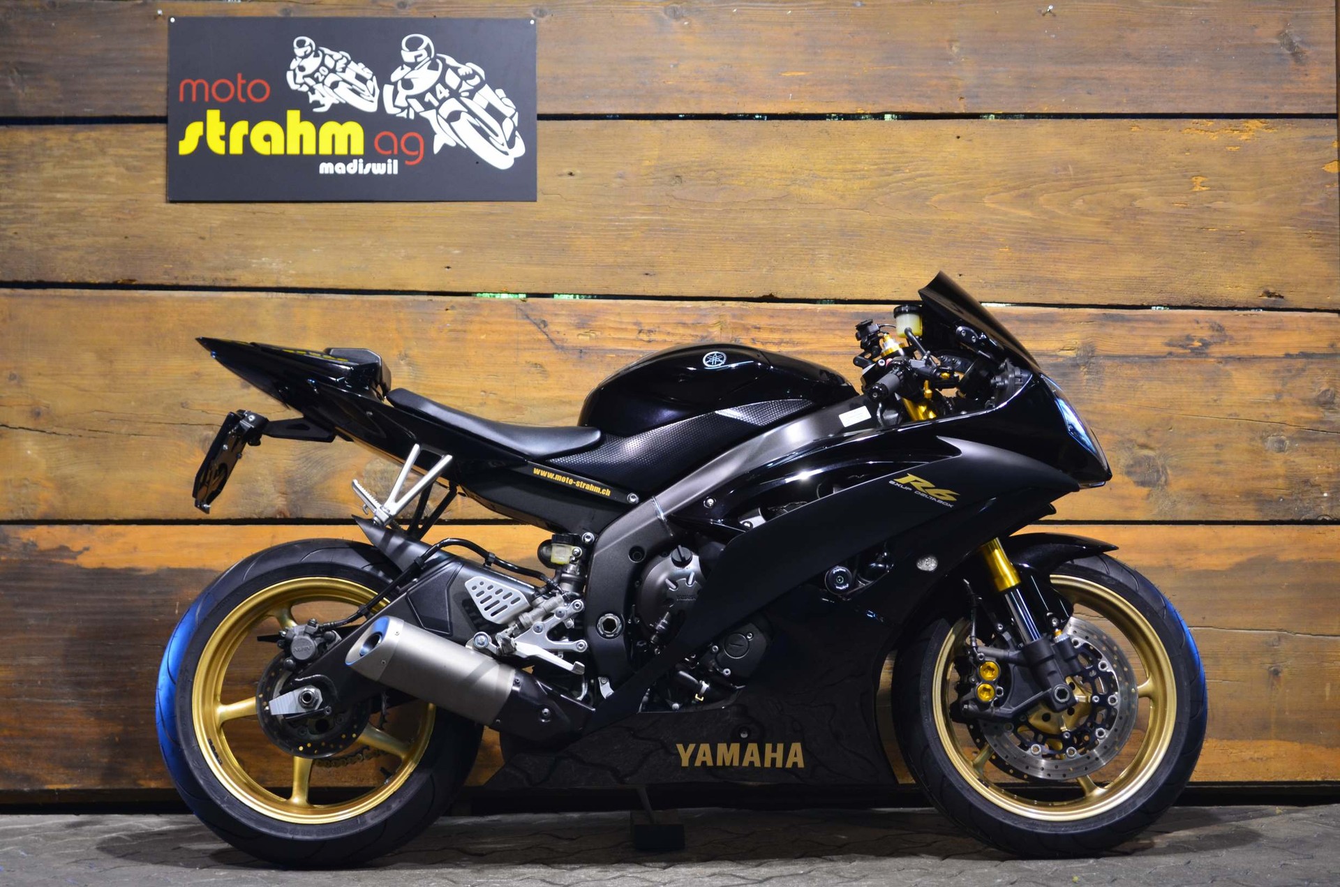 YAMAHA YZF-R6-showroom-element-1