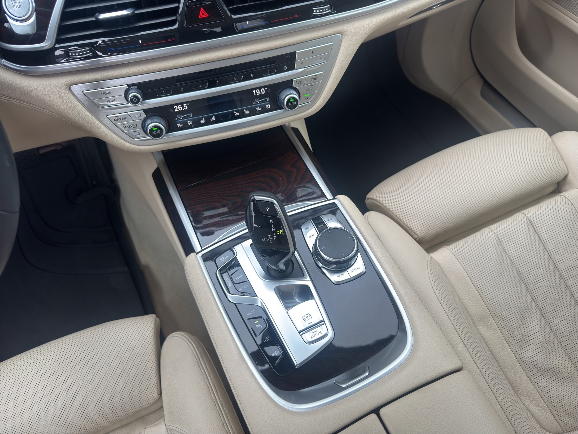 BMW 740Le xDrive iPerformance Steptronic-image-13