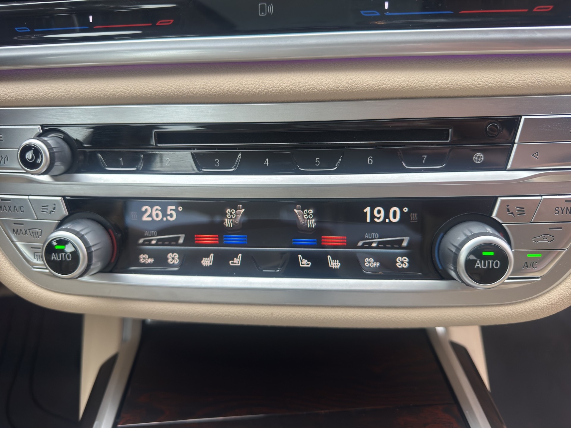 BMW 740Le xDrive iPerformance Steptronic-image-16