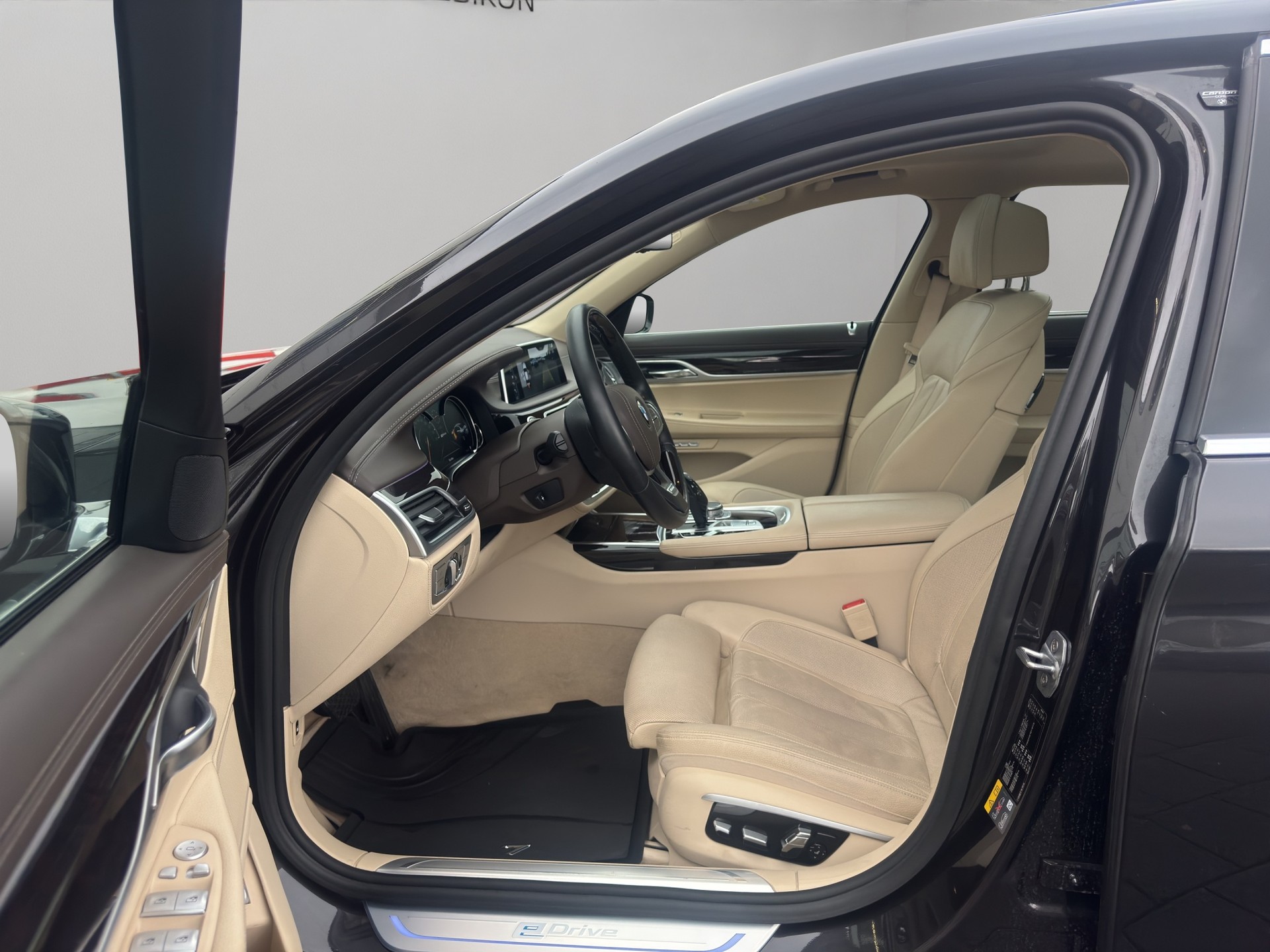 BMW 740Le xDrive iPerformance Steptronic-image-17