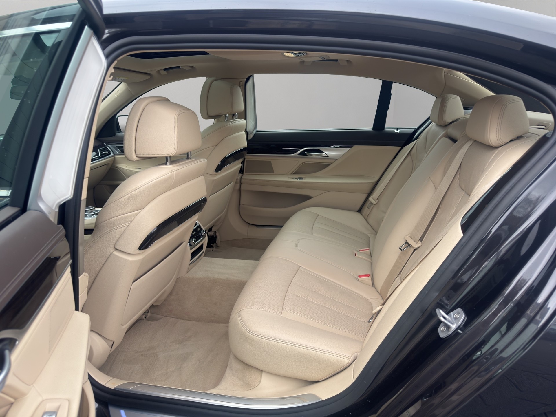 BMW 740Le xDrive iPerformance Steptronic-image-18