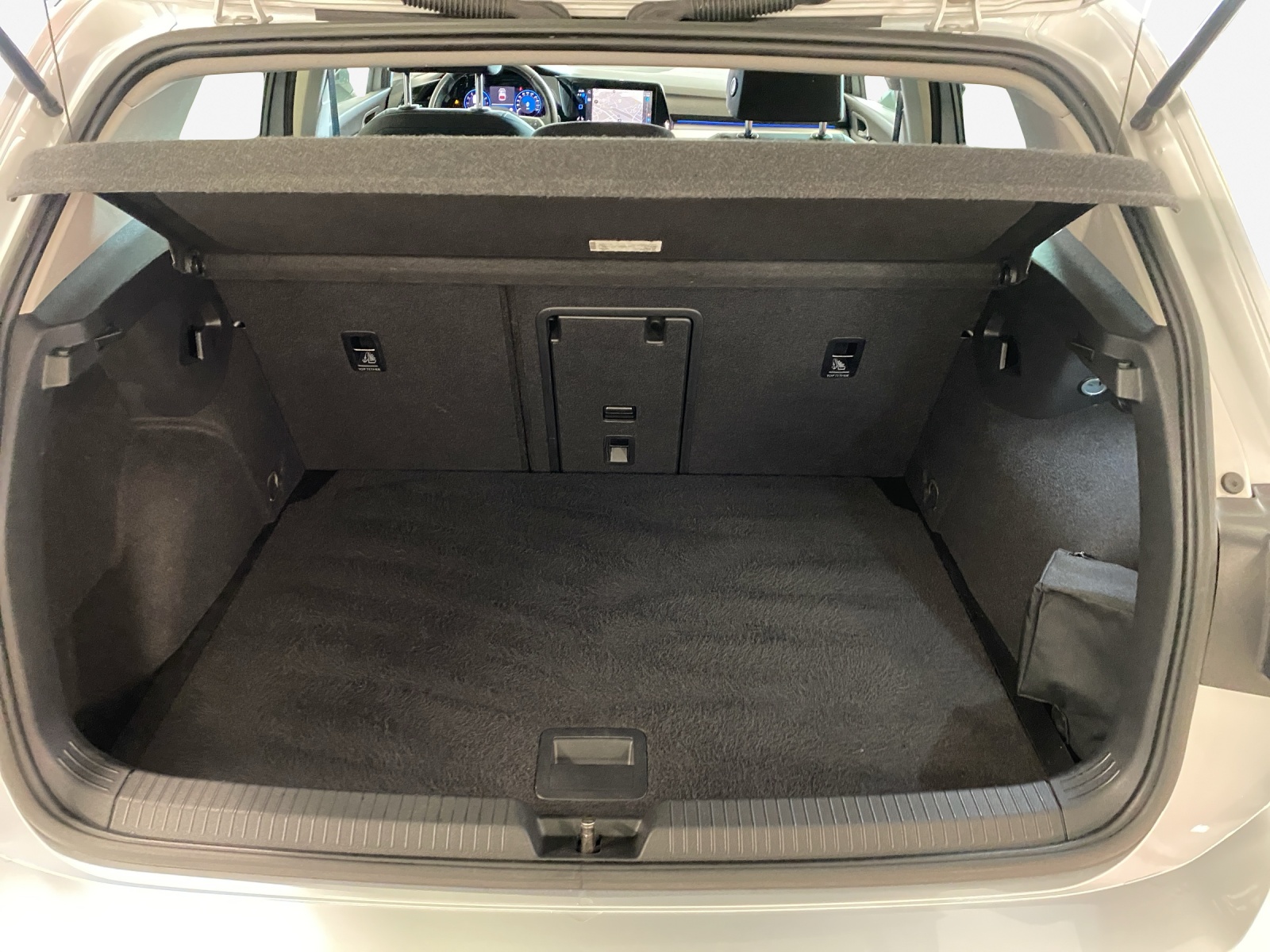 VW Golf 1.0 TSI Life-image-12