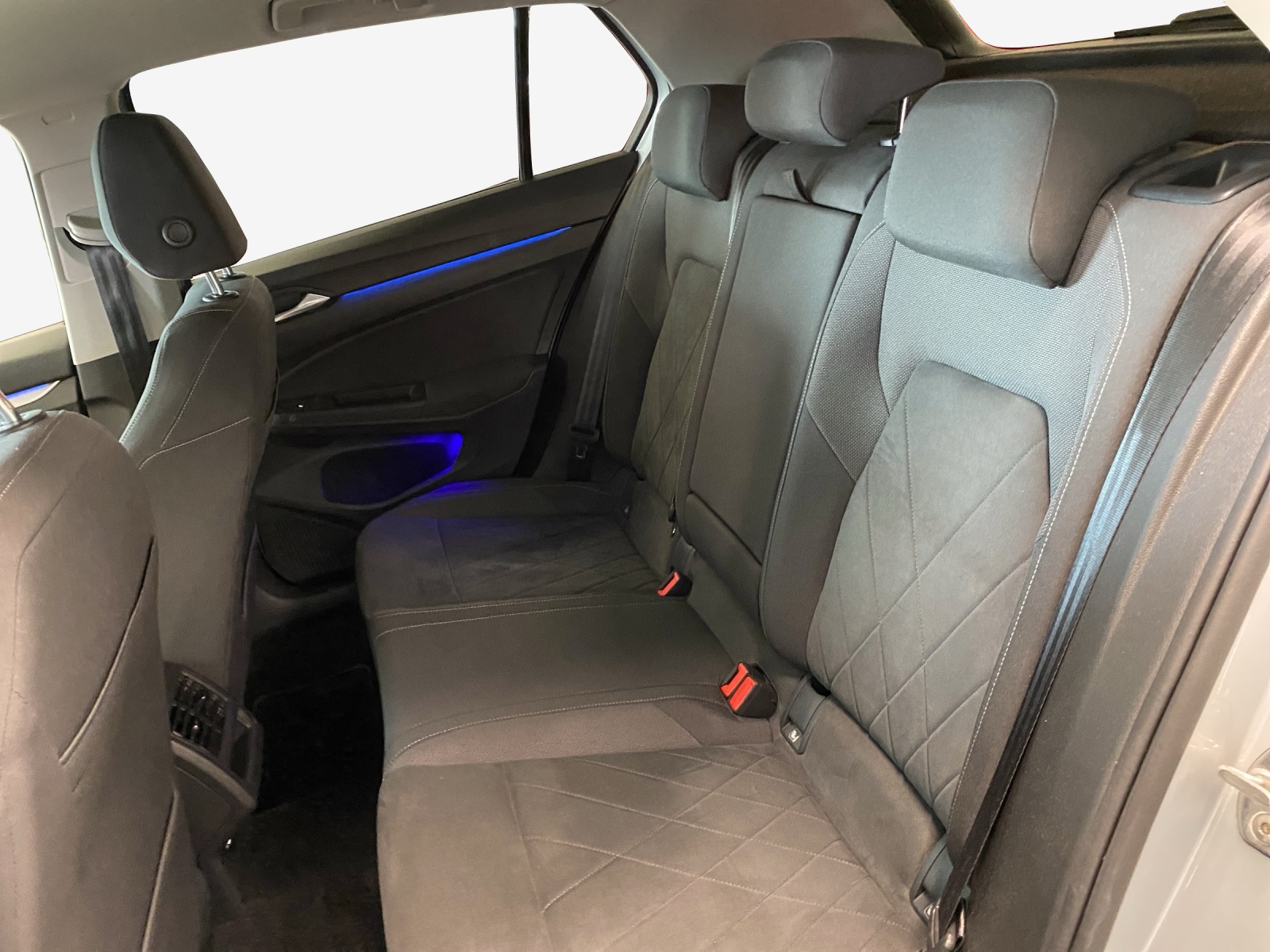 VW Golf 1.0 TSI Life-image-11