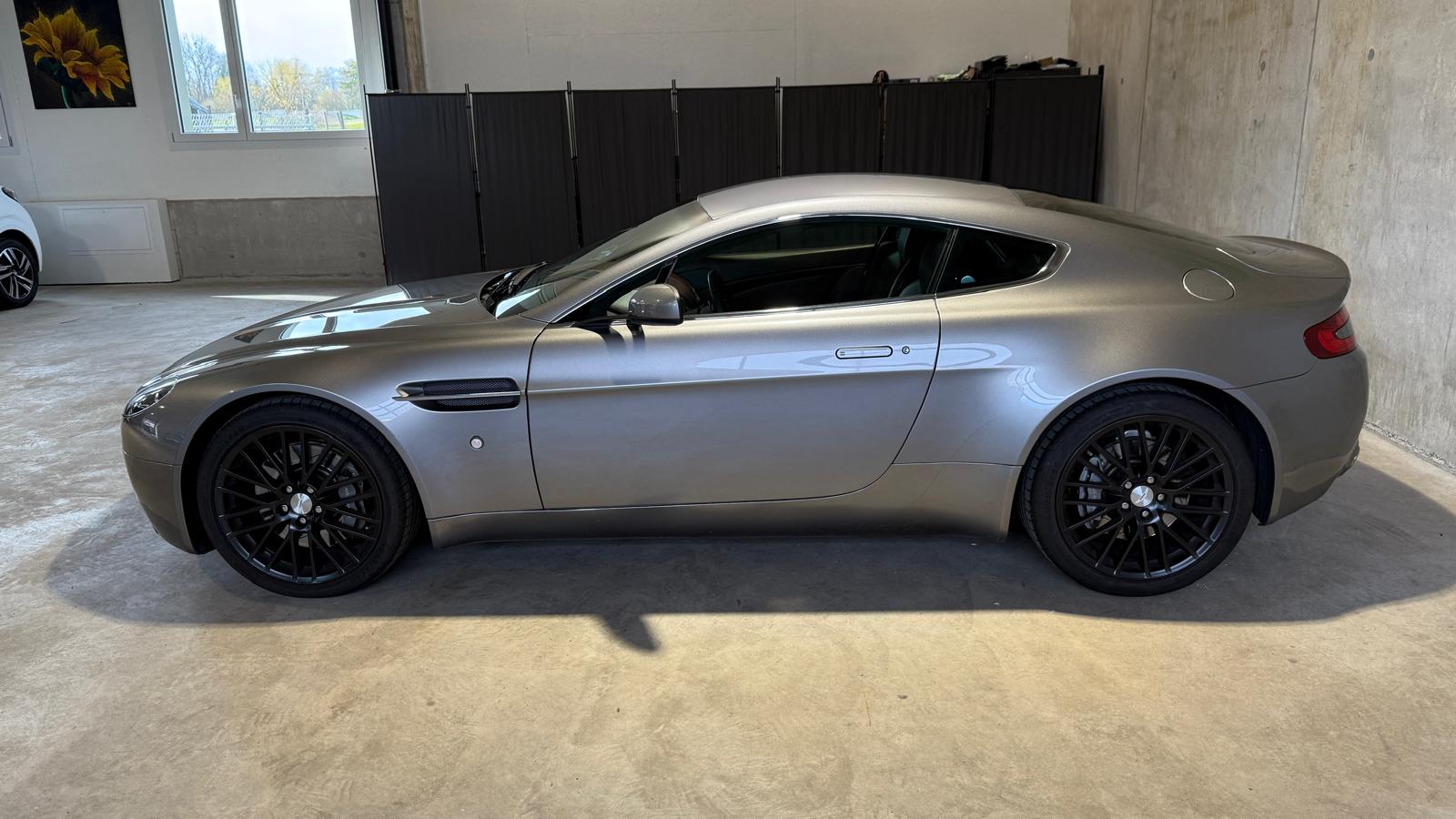 ASTON MARTIN V8 Vantage Coupé 4.7 Sportshift *CH-Fahrzeug*-image-9