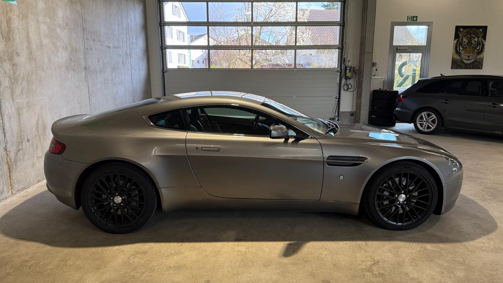 ASTON MARTIN V8 Vantage Coupé 4.7 Sportshift *CH-Fahrzeug*-image-10
