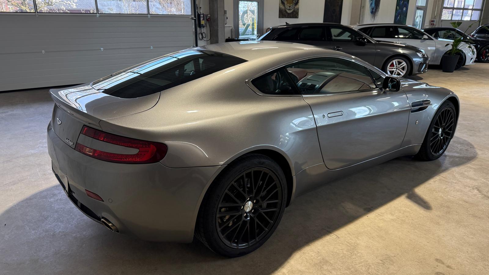 ASTON MARTIN V8 Vantage Coupé 4.7 Sportshift *CH-Fahrzeug*-image-5