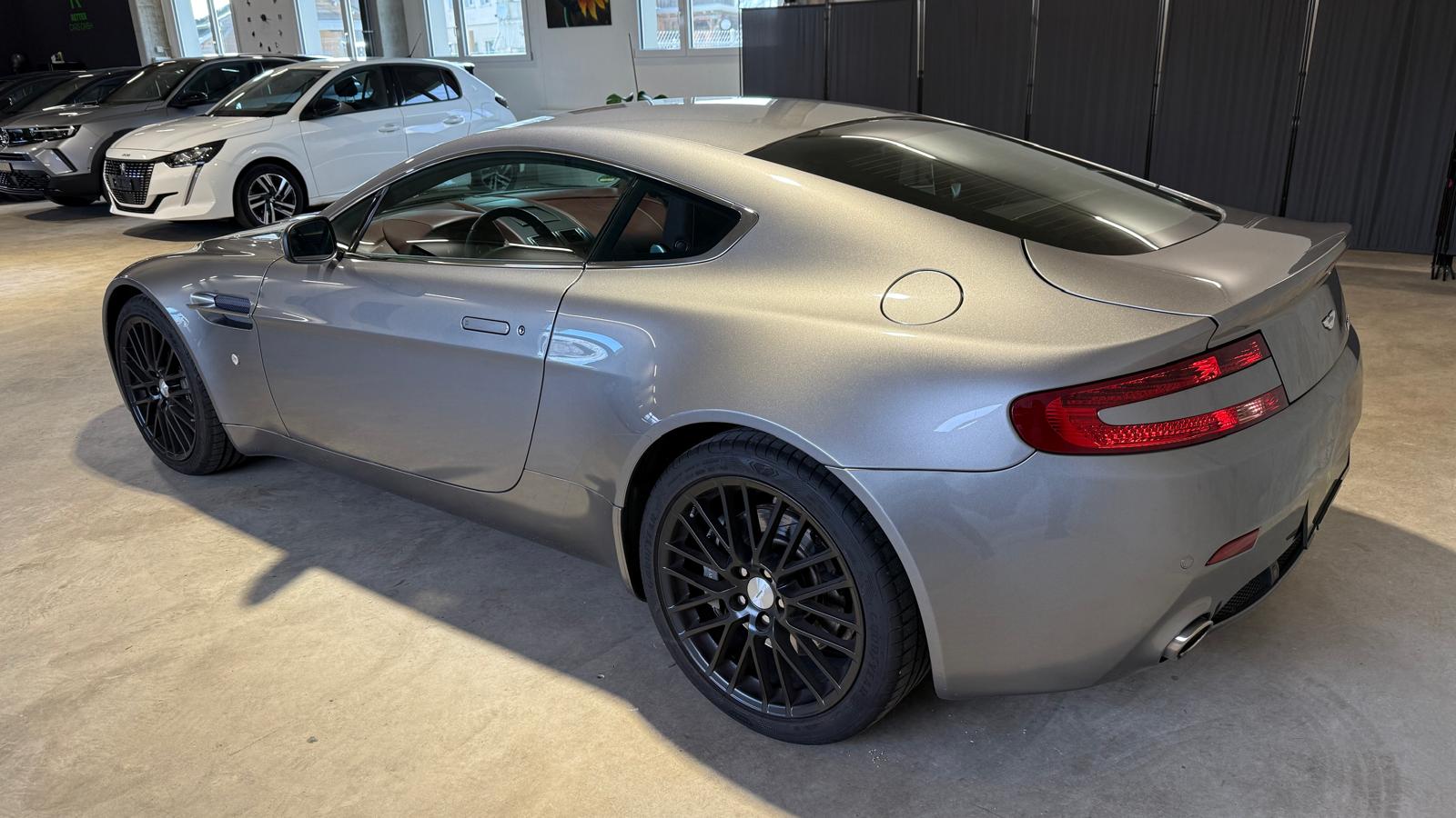 ASTON MARTIN V8 Vantage Coupé 4.7 Sportshift *CH-Fahrzeug*-image-7