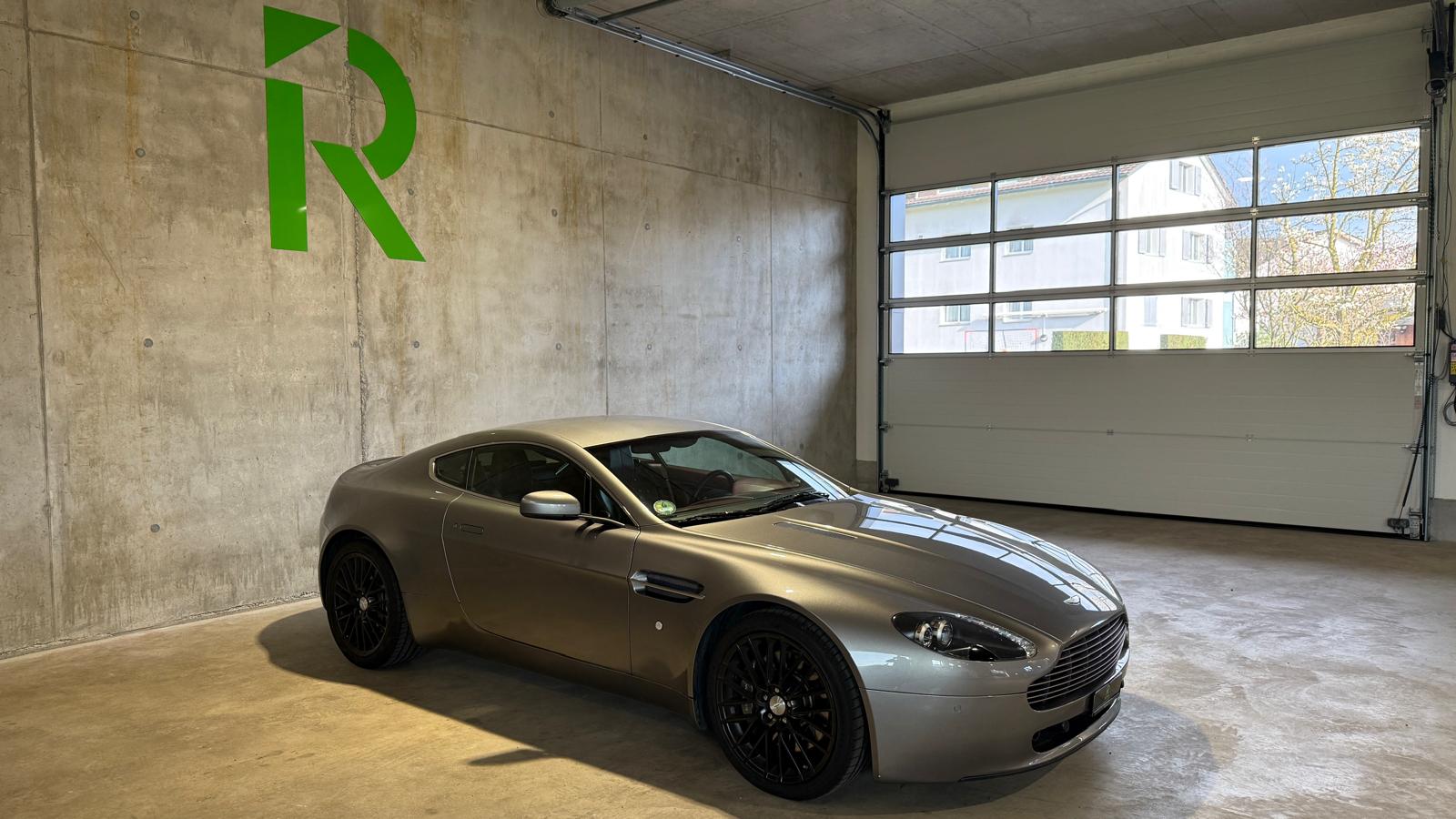 ASTON MARTIN V8 Vantage Coupé 4.7 Sportshift *CH-Fahrzeug*-image-3