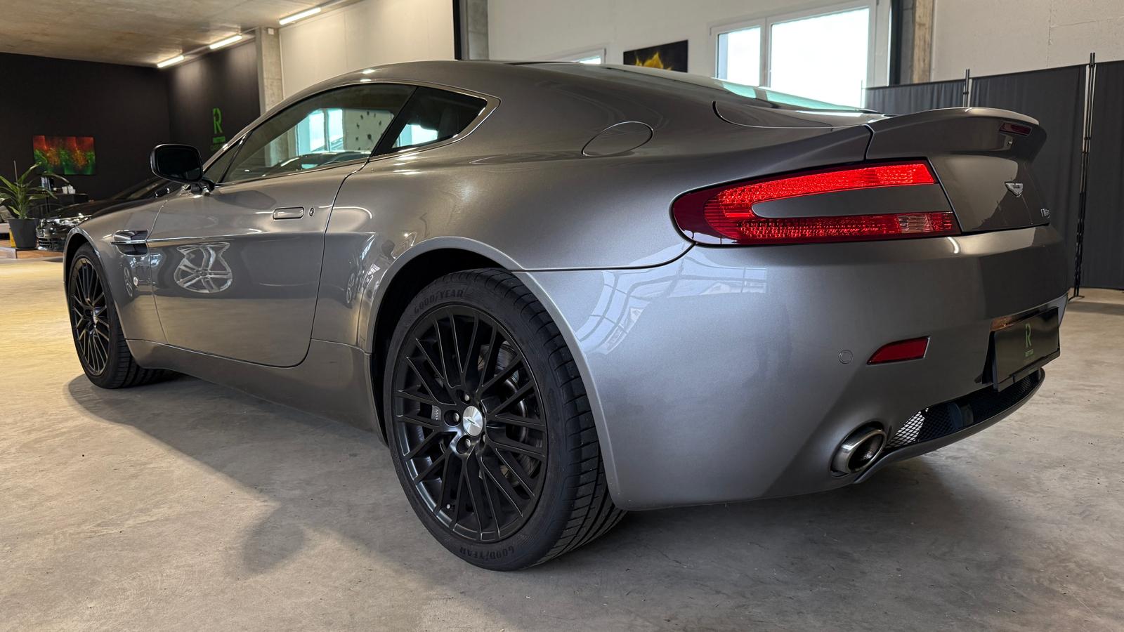 ASTON MARTIN V8 Vantage Coupé 4.7 Sportshift *CH-Fahrzeug*-image-11