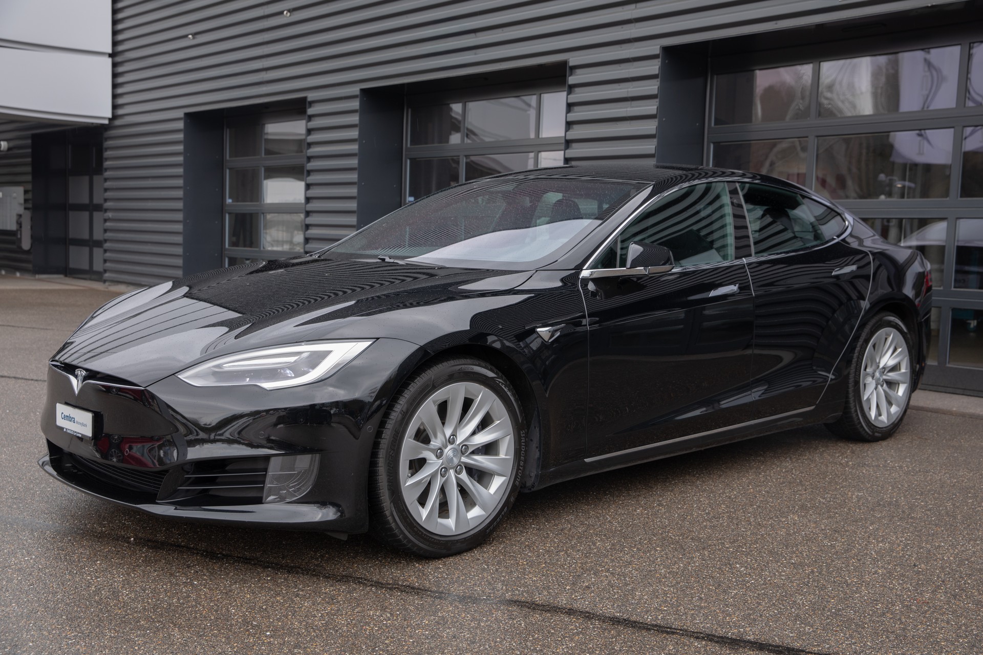 TESLA Model S 75 D