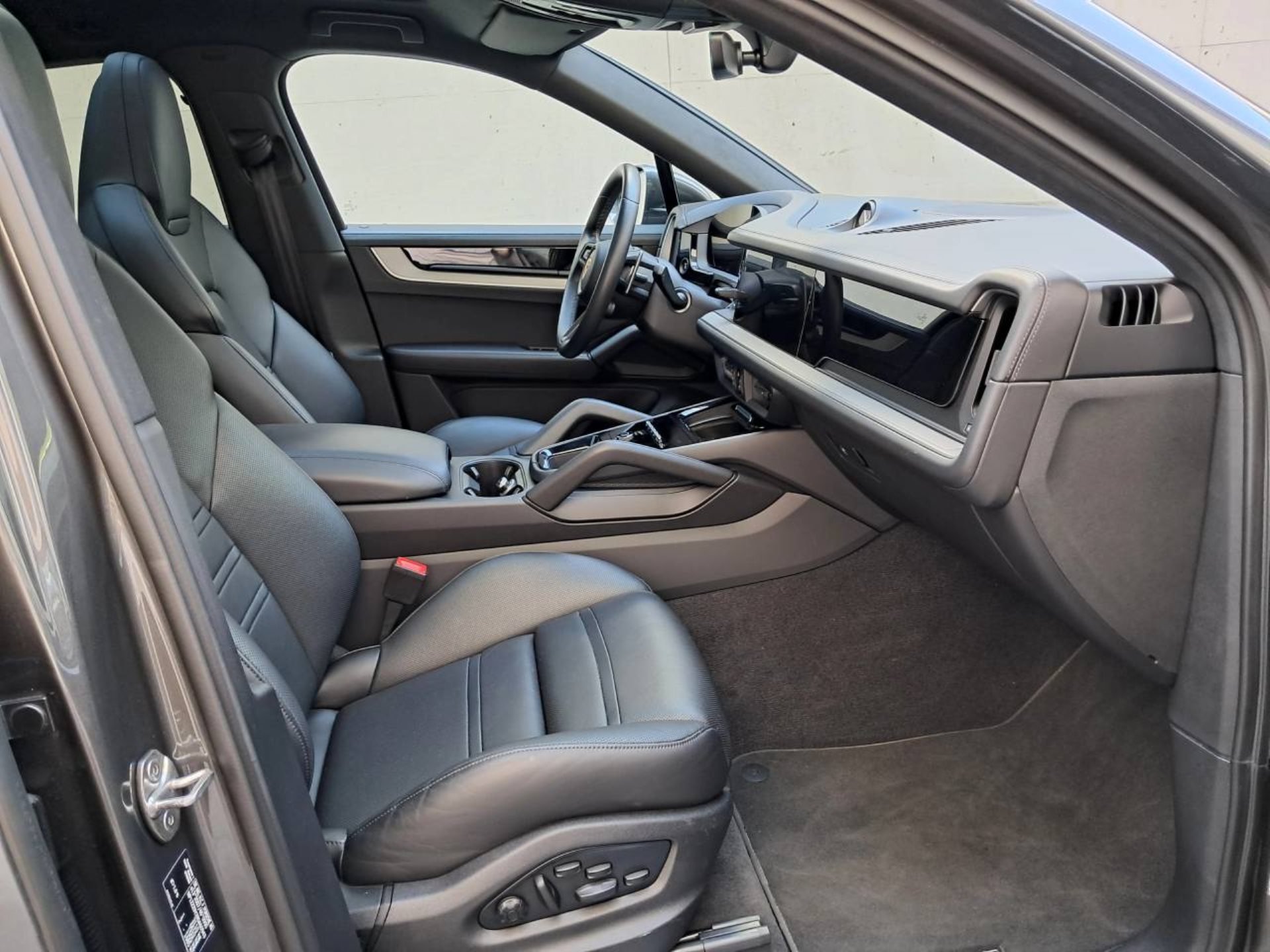 PORSCHE Cayenne E-Hybrid Coupé (MY24)-image-24