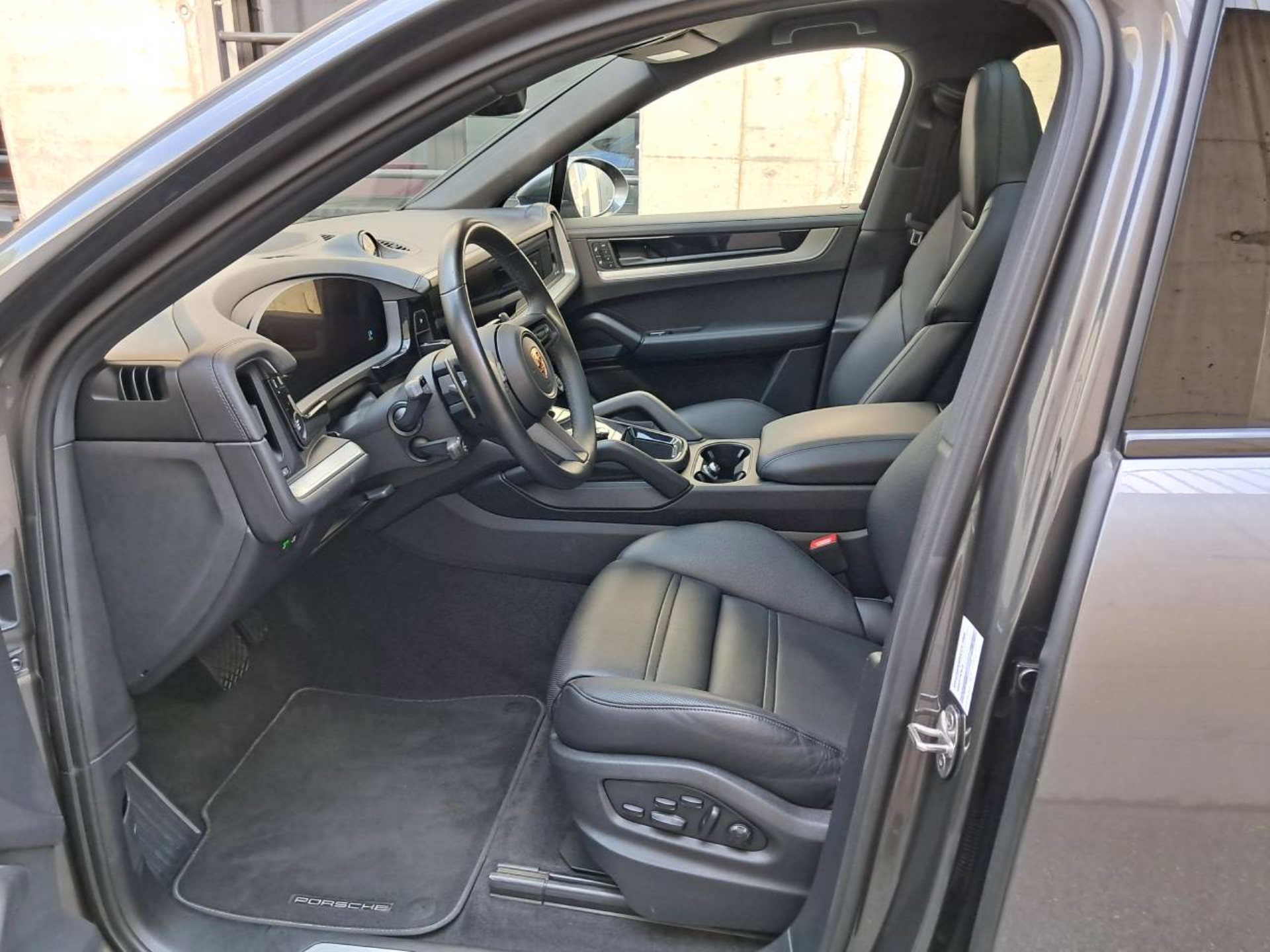 PORSCHE Cayenne E-Hybrid Coupé (MY24)-image-3