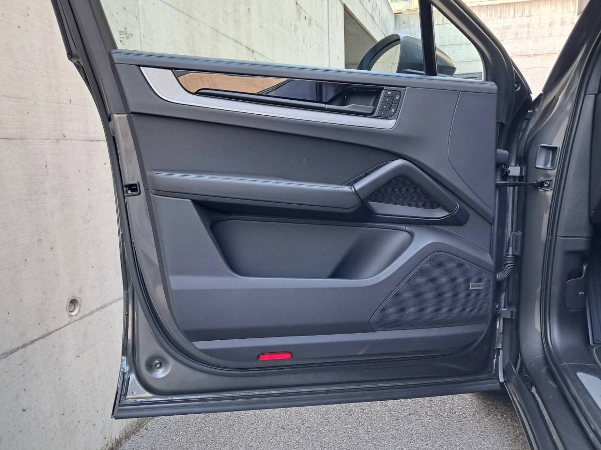PORSCHE Cayenne E-Hybrid Coupé (MY24)-image-17