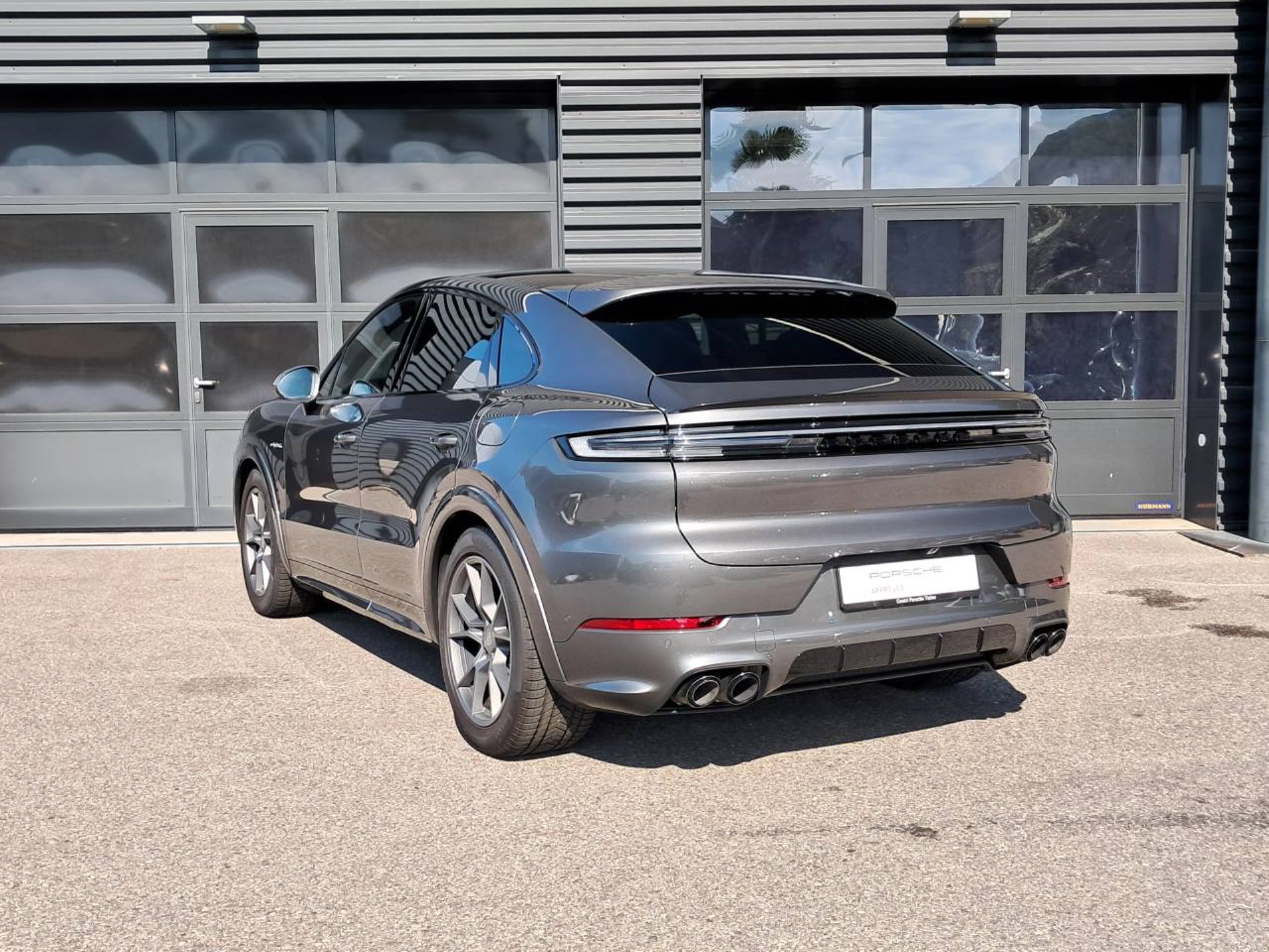 PORSCHE Cayenne E-Hybrid Coupé (MY24)-image-2