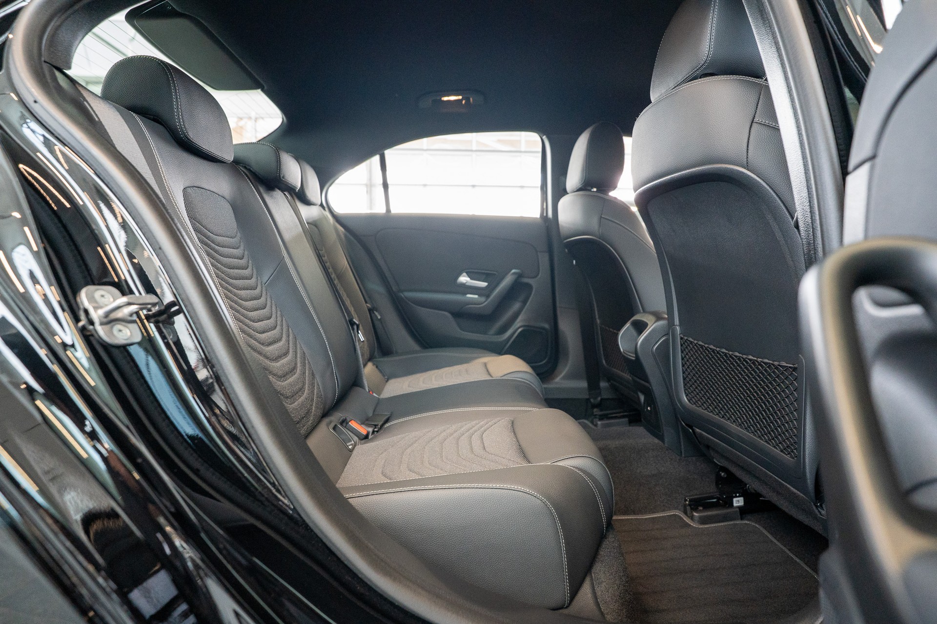 MERCEDES-BENZ A 180 Progressive Limousine / Facelift / Rückfahrkamera / Sitzheizung-image-13