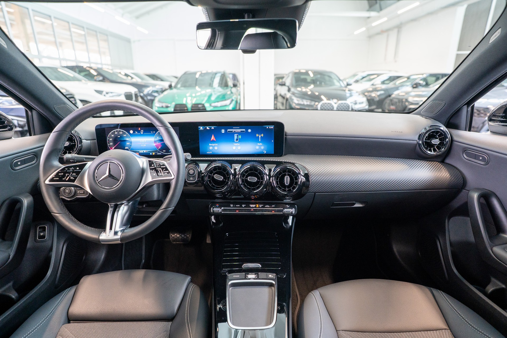 MERCEDES-BENZ A 180 Progressive Limousine / Facelift / Rückfahrkamera / Sitzheizung-image-16