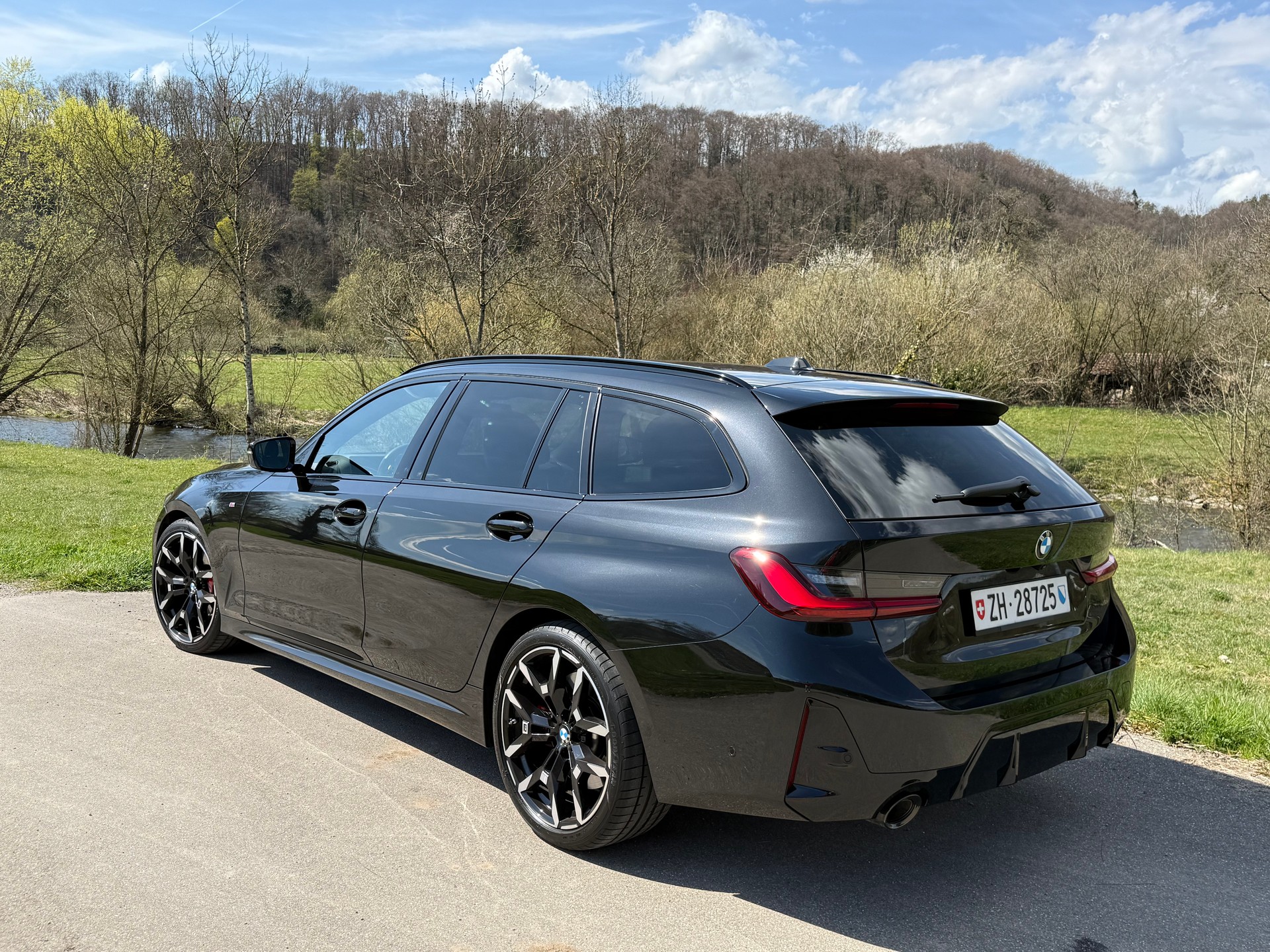 BMW 320d xDrive 48V Touring Steptronic M Sport Pro-image-1